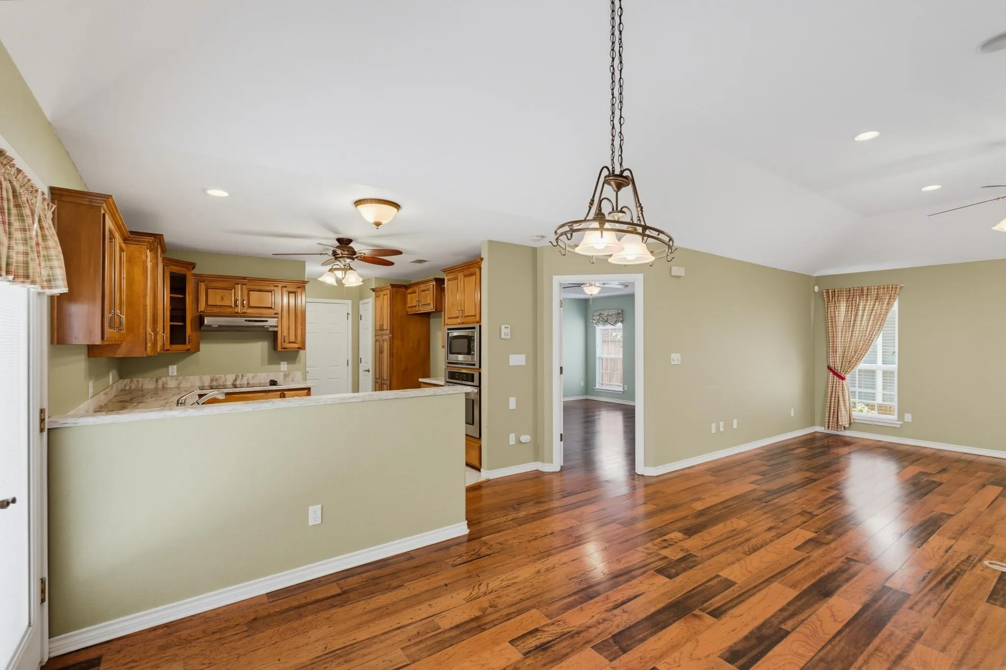 Single Family Residence For Sale in Taylor County , 3917 Garden Grove Lane, Abilene, Texas 79606, 3 Bedroom, 2 Bathroom, 2 Garage spaces, 1,608 Sqft, built in 2005, mls#21392559, Real Estate Agent in Abilene, Homes For Sale in Taylor county, Homes For Sale in Abilene, Realtor in Abilene Texas, Real Estate Brokerage Independent Realty Texas, Luminita Cordes Realtor
