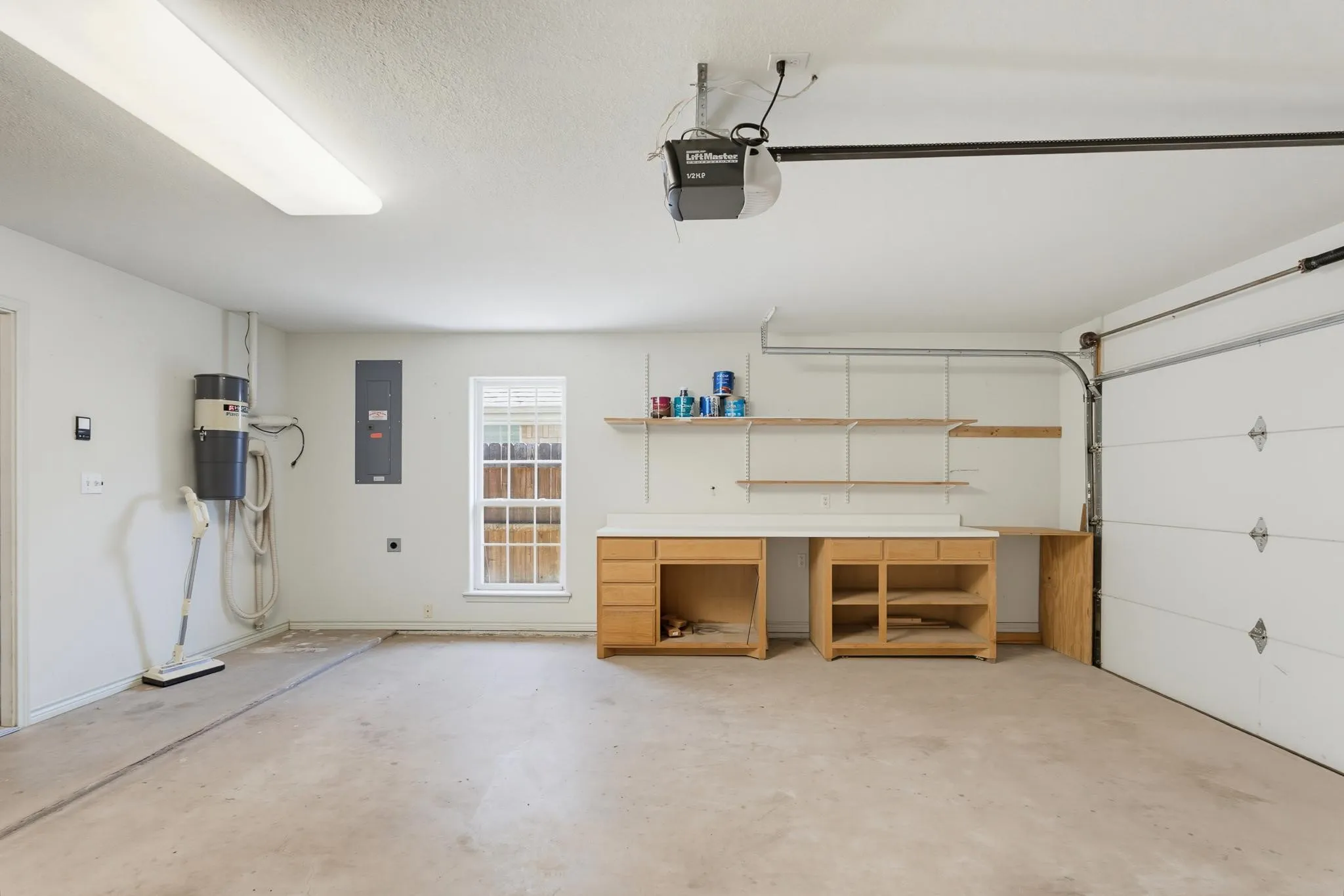 Single Family Residence For Sale in Taylor County , 3917 Garden Grove Lane, Abilene, Texas 79606, 3 Bedroom, 2 Bathroom, 2 Garage spaces, 1,608 Sqft, built in 2005, mls#21392559, Real Estate Agent in Abilene, Homes For Sale in Taylor county, Homes For Sale in Abilene, Realtor in Abilene Texas, Real Estate Brokerage Independent Realty Texas, Luminita Cordes Realtor