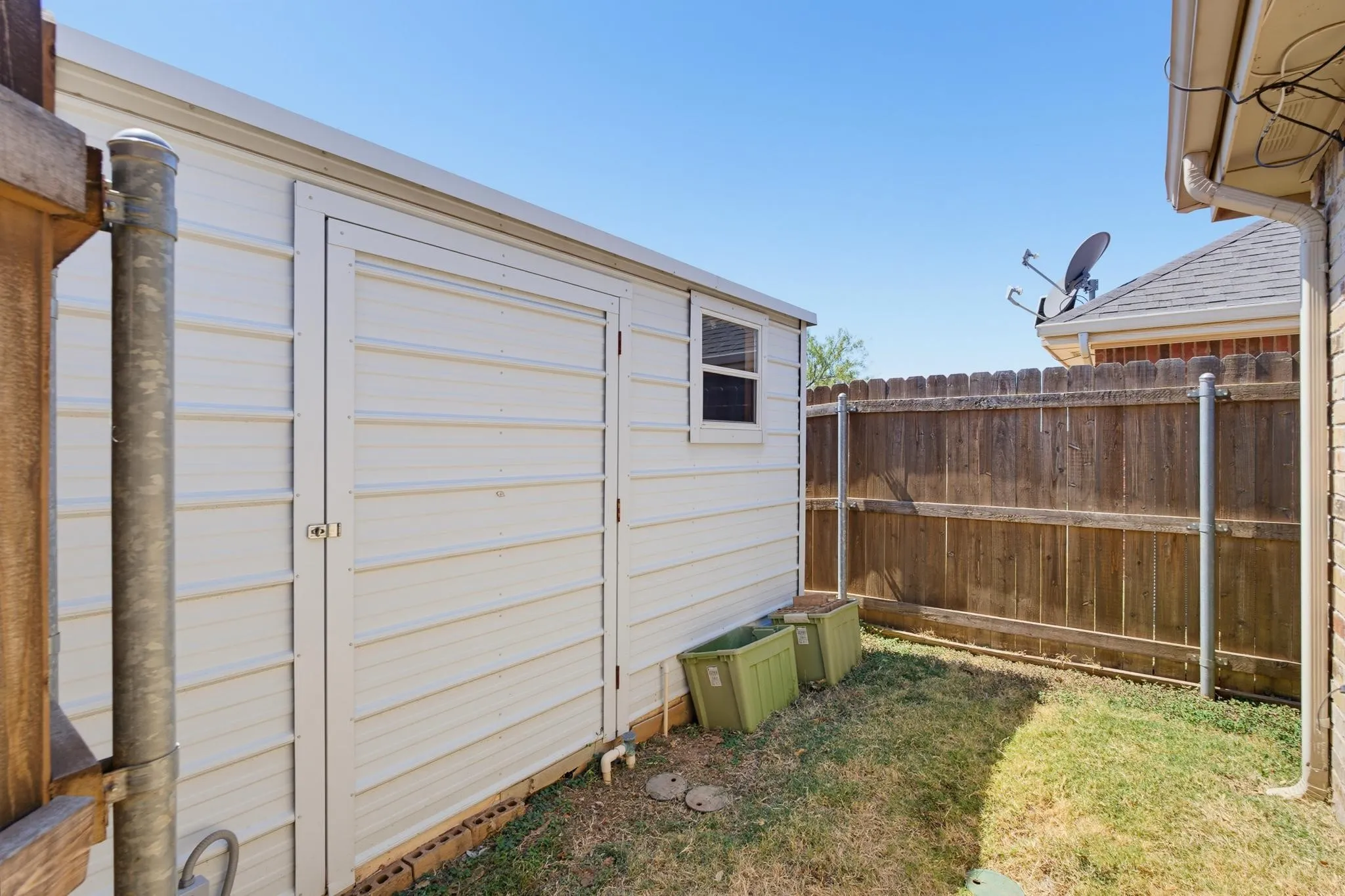 Single Family Residence For Sale in Taylor County , 3917 Garden Grove Lane, Abilene, Texas 79606, 3 Bedroom, 2 Bathroom, 2 Garage spaces, 1,608 Sqft, built in 2005, mls#21392559, Real Estate Agent in Abilene, Homes For Sale in Taylor county, Homes For Sale in Abilene, Realtor in Abilene Texas, Real Estate Brokerage Independent Realty Texas, Luminita Cordes Realtor