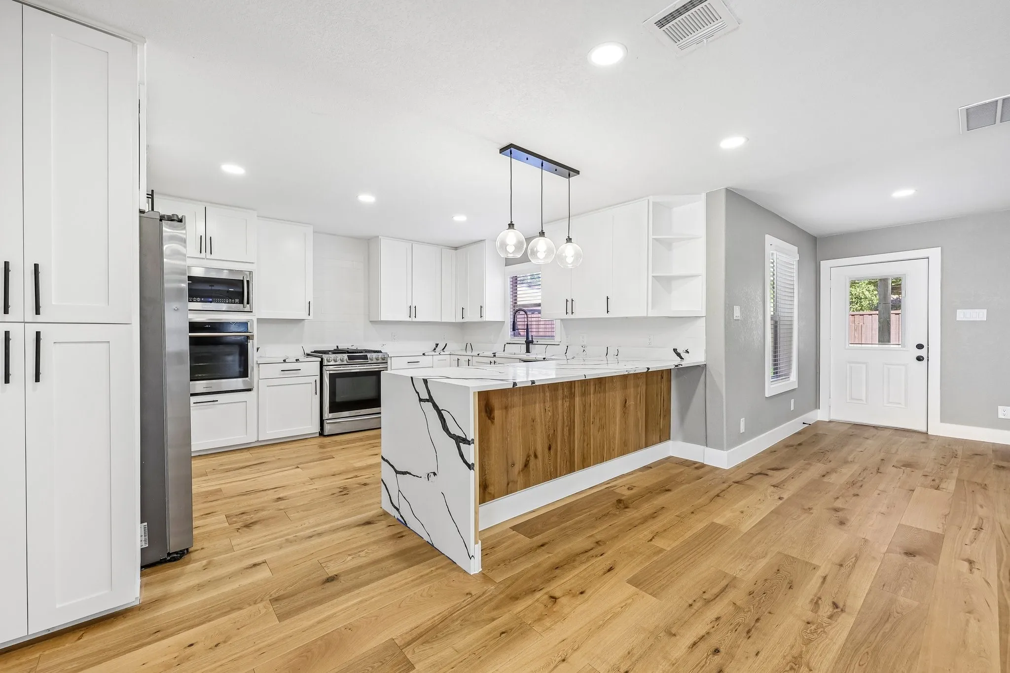 Single Family Residence For Sale in Dallas County , 3889 Davila Drive, Dallas, Texas 75220, 6 Bedroom, 5 Bathroom, 2 Garage spaces, 5,200 Sqft, built in 2018, mls#21392694, Real Estate Agent in Dallas, Homes For Sale in Dallas county, Homes For Sale in Dallas, Realtor in Dallas Texas, Real Estate Brokerage Independent Realty Texas, Luminita Cordes Realtor