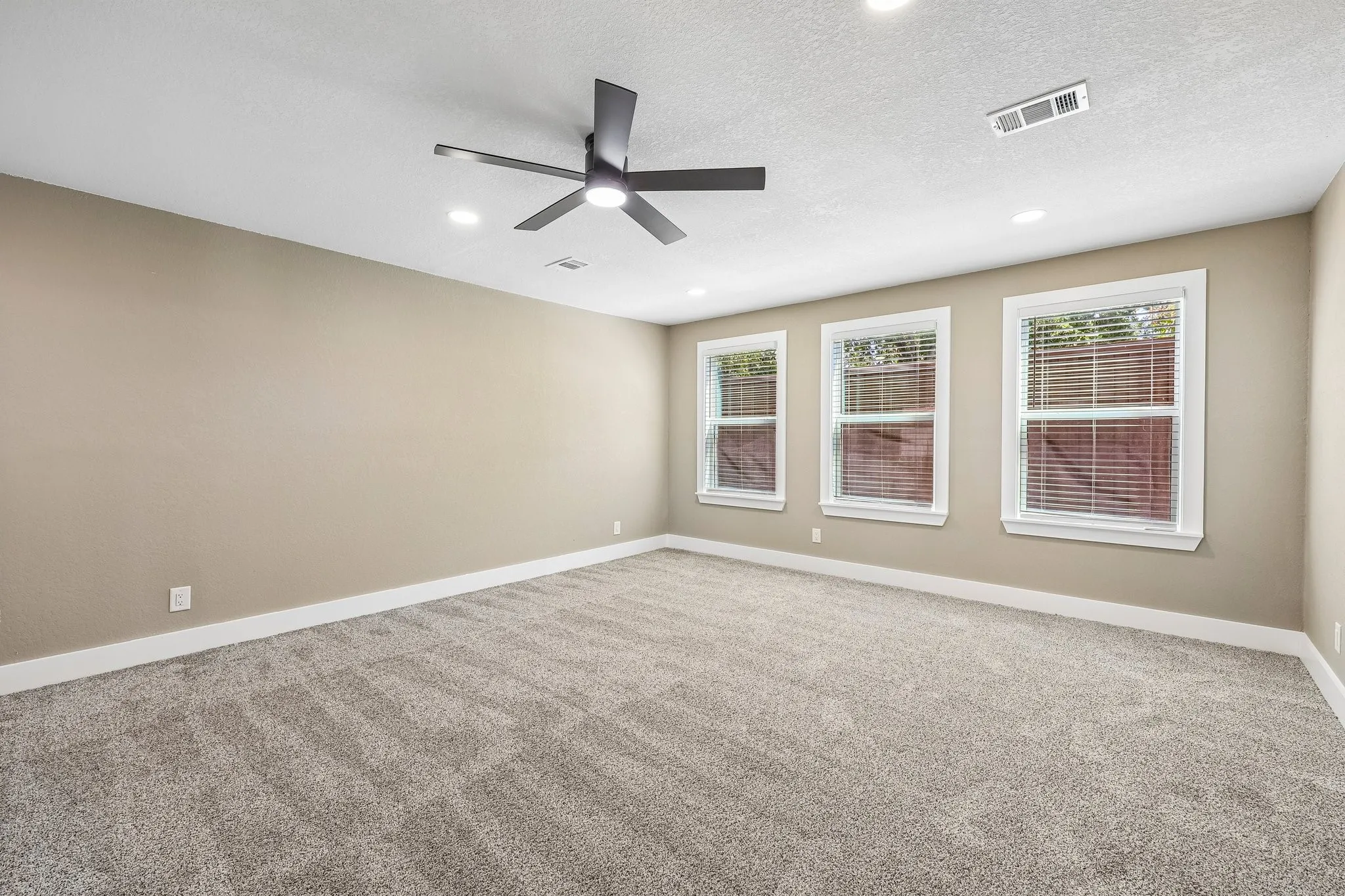 Single Family Residence For Sale in Dallas County , 3889 Davila Drive, Dallas, Texas 75220, 6 Bedroom, 5 Bathroom, 2 Garage spaces, 5,200 Sqft, built in 2018, mls#21392694, Real Estate Agent in Dallas, Homes For Sale in Dallas county, Homes For Sale in Dallas, Realtor in Dallas Texas, Real Estate Brokerage Independent Realty Texas, Luminita Cordes Realtor