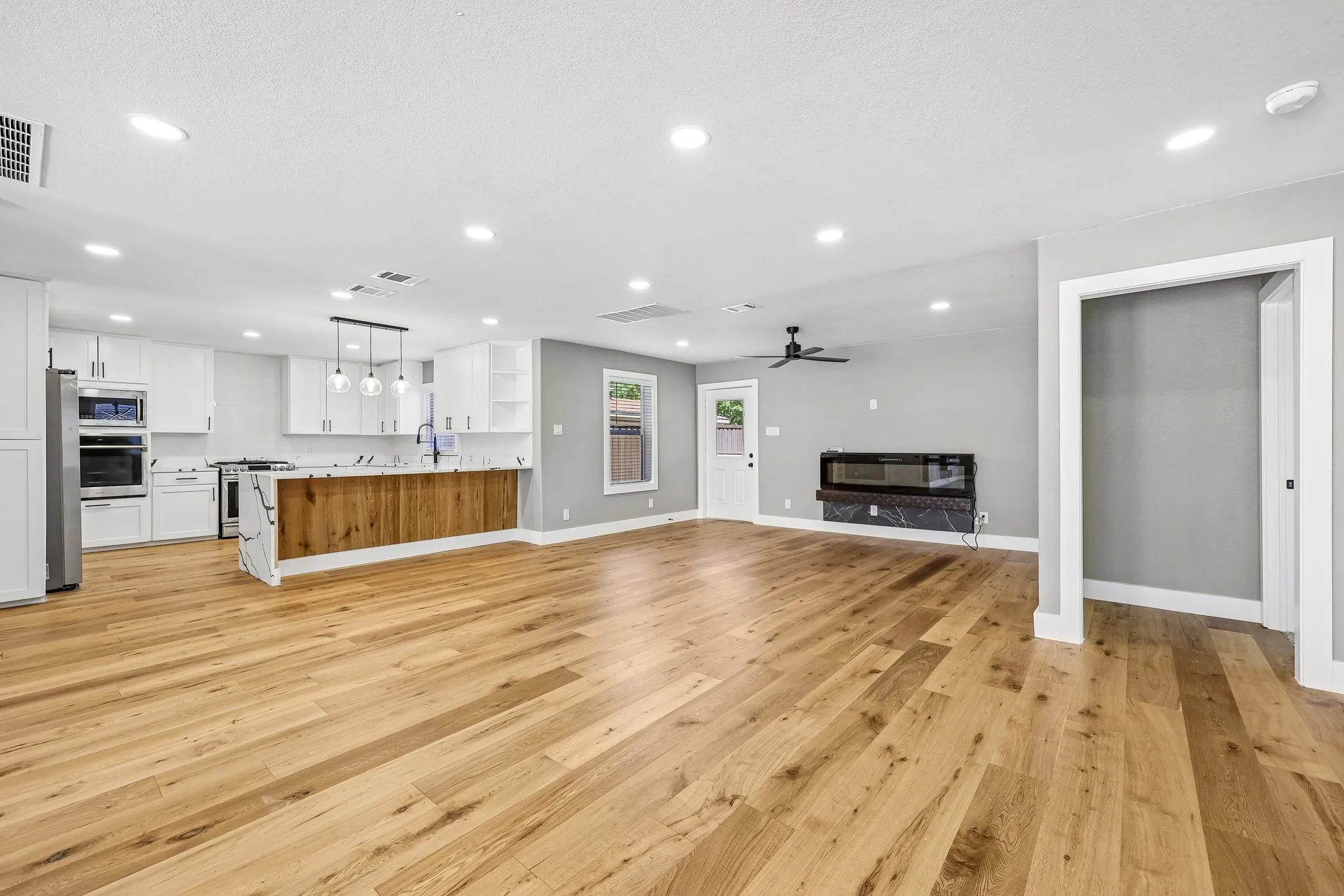 Single Family Residence For Sale in Dallas County , 3889 Davila Drive, Dallas, Texas 75220, 6 Bedroom, 5 Bathroom, 2 Garage spaces, 5,200 Sqft, built in 2018, mls#21392694, Real Estate Agent in Dallas, Homes For Sale in Dallas county, Homes For Sale in Dallas, Realtor in Dallas Texas, Real Estate Brokerage Independent Realty Texas, Luminita Cordes Realtor