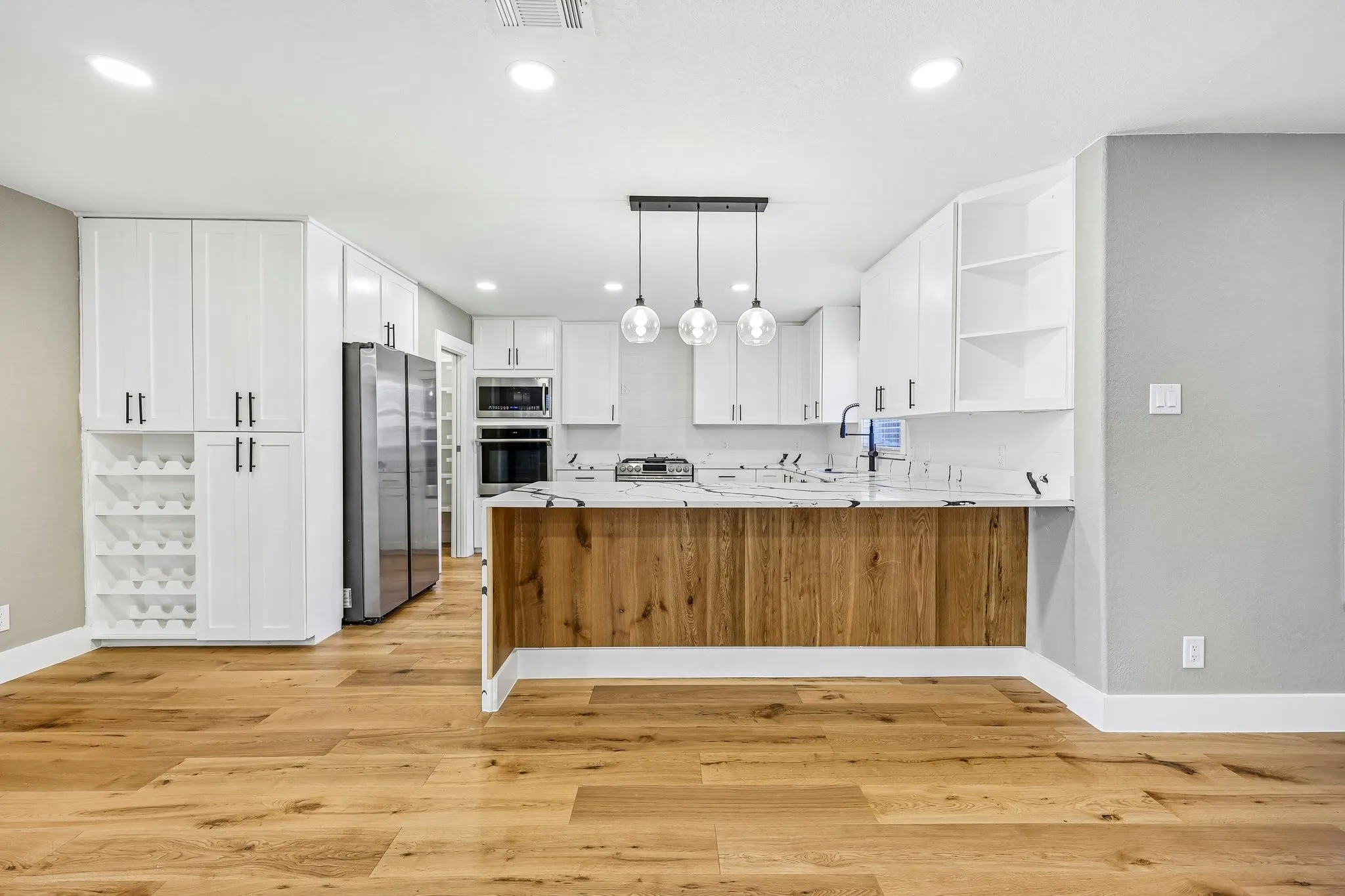 Single Family Residence For Sale in Dallas County , 3889 Davila Drive, Dallas, Texas 75220, 6 Bedroom, 5 Bathroom, 2 Garage spaces, 5,200 Sqft, built in 2018, mls#21392694, Real Estate Agent in Dallas, Homes For Sale in Dallas county, Homes For Sale in Dallas, Realtor in Dallas Texas, Real Estate Brokerage Independent Realty Texas, Luminita Cordes Realtor