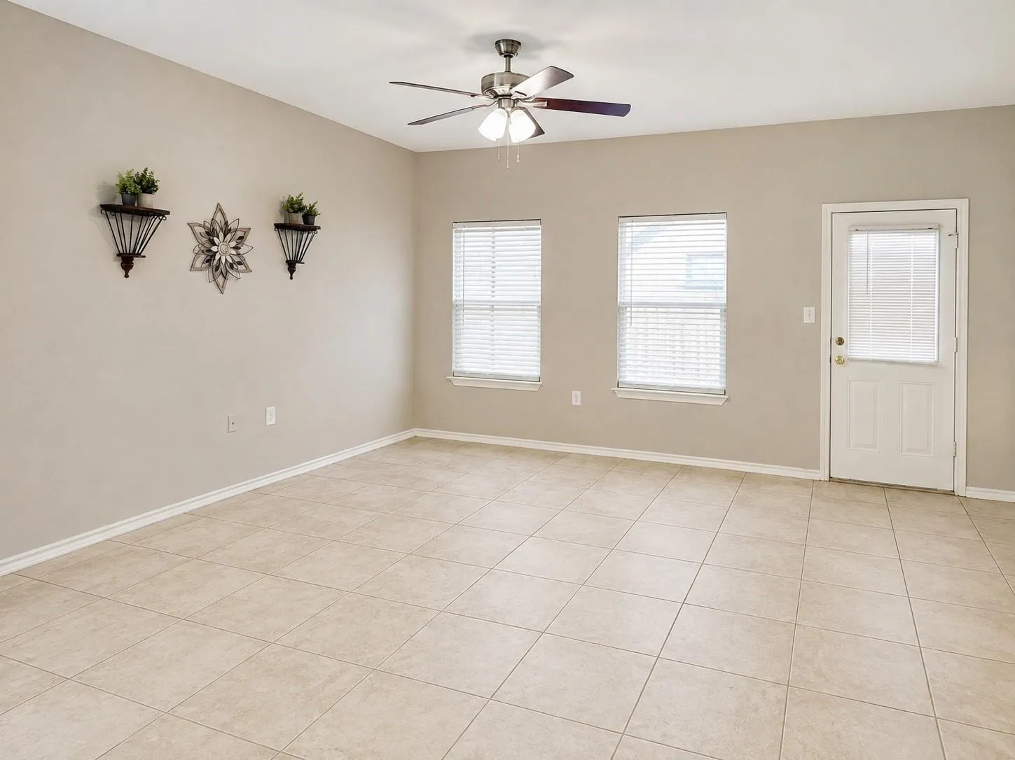 Single Family Residence For Rent in Collin County , 2021 Meadow Park Drive, Princeton, Texas 75407, 4 Bedroom, 2 Bathroom, 2 Garage spaces, 1,721 Sqft, built in 2016, mls#21392696, Real Estate Agent in Princeton, Homes For Rent in Collin county, Homes For Rent in Princeton, Realtor in Princeton Texas, Real Estate Brokerage Independent Realty Texas, Luminita Cordes Realtor