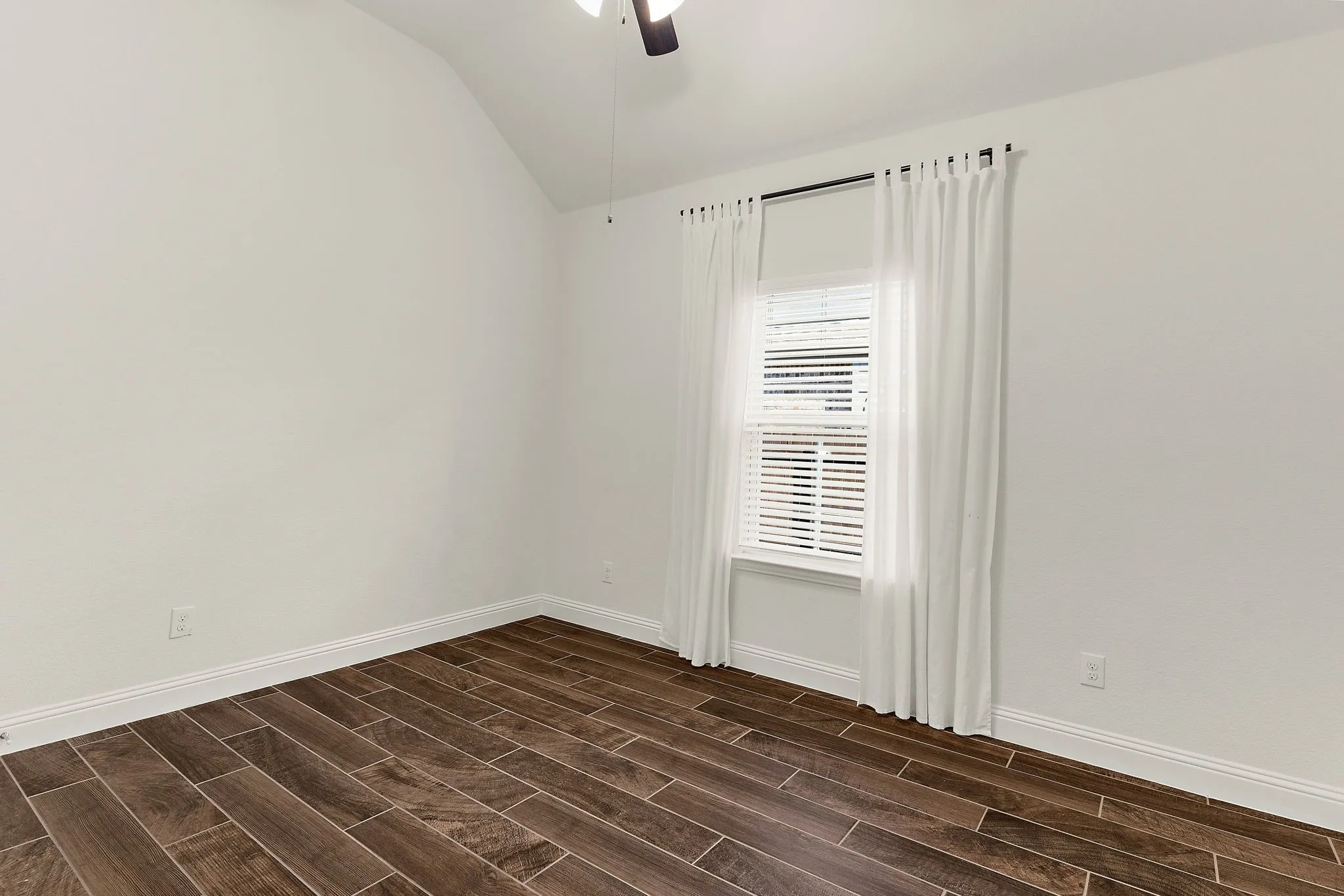Single Family Residence For Sale in Collin County , 1421 Hodge Street, Mc Kinney, Texas 75071, 4 Bedroom, 2 Bathroom, 2 Garage spaces, 2,508 Sqft, built in 2018, mls#21391849, Real Estate Agent in Mc Kinney, Homes For Sale in Collin county, Homes For Sale in Mc Kinney, Realtor in Mc Kinney Texas, Real Estate Brokerage Independent Realty Texas, Luminita Cordes Realtor