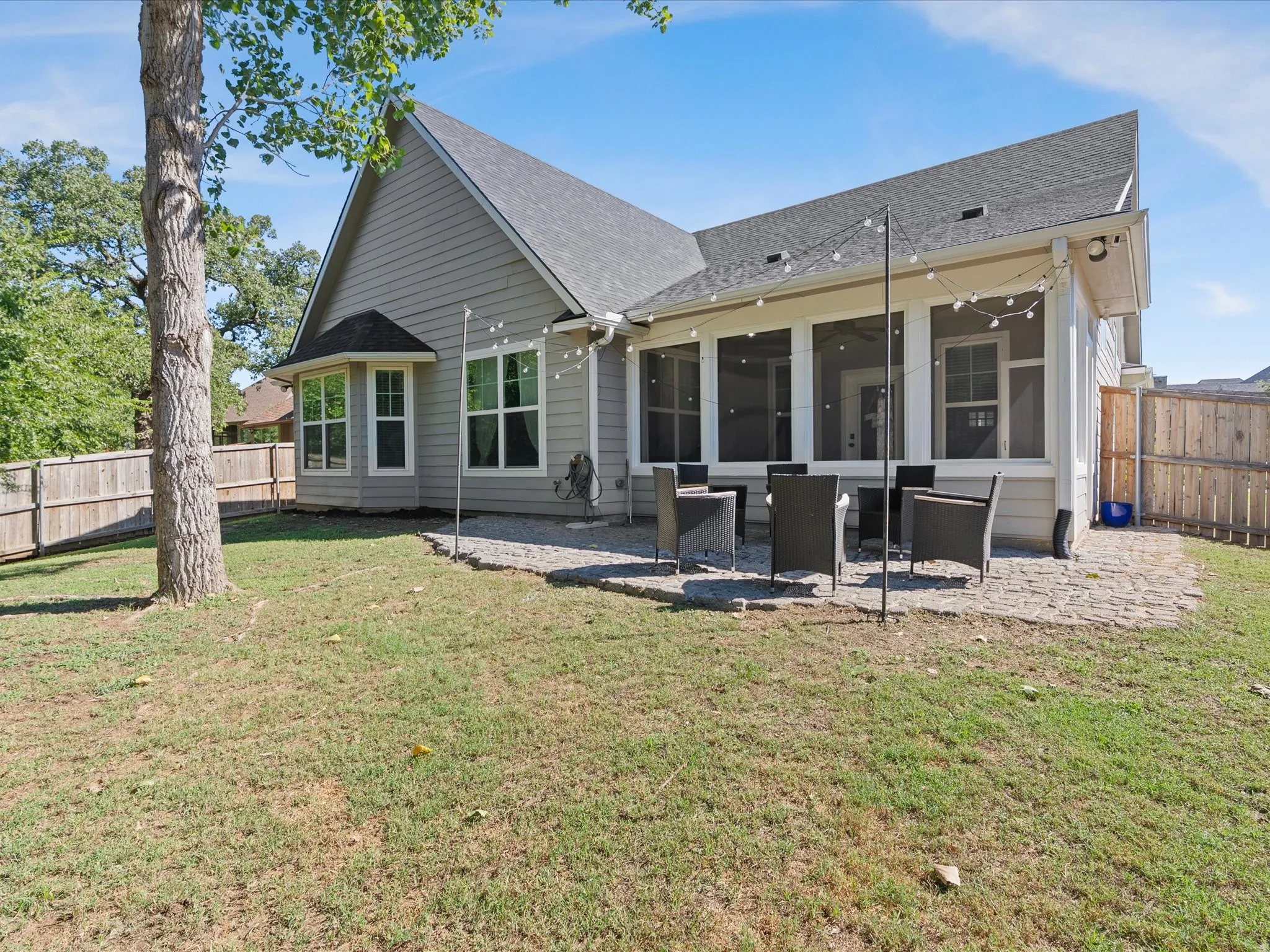 Single Family Residence For Sale in Grayson County , 3134 N Haven Drive, Sherman, Texas 75092, 3 Bedroom, 2 Bathroom, 2 Garage spaces, 2,097 Sqft, built in 2017, mls#21391848, Real Estate Agent in Sherman, Homes For Sale in Grayson county, Homes For Sale in Sherman, Realtor in Sherman Texas, Real Estate Brokerage Independent Realty Texas, Luminita Cordes Realtor