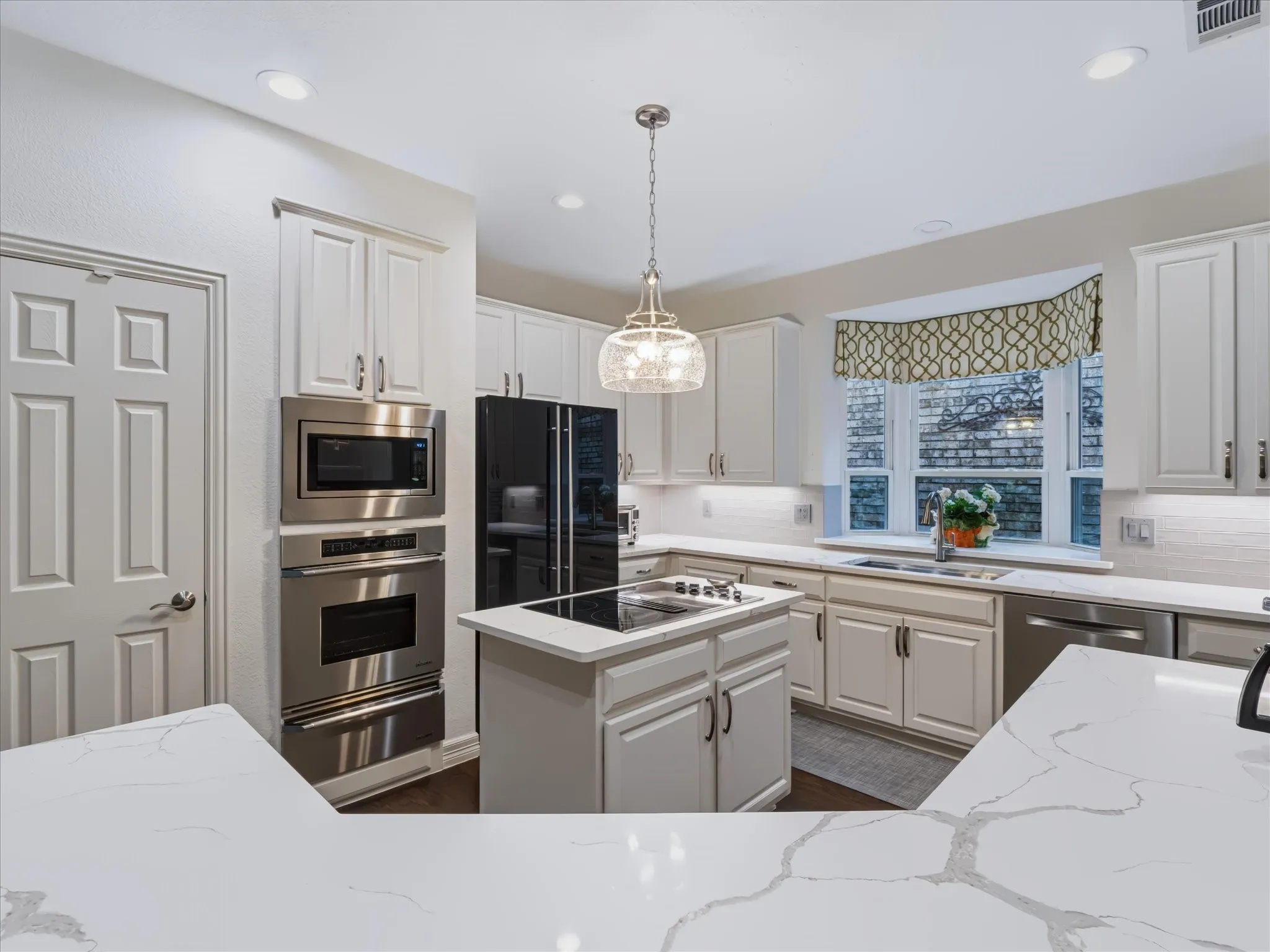 Single Family Residence For Sale in Dallas County , 3838 Canot Lane, Addison, Texas 75001, 3 Bedroom, 3 Bathroom, 2 Garage spaces, 2,637 Sqft, built in 1991, mls#21390427, Real Estate Agent in Addison, Homes For Sale in Dallas county, Homes For Sale in Addison, Realtor in Addison Texas, Real Estate Brokerage Independent Realty Texas, Luminita Cordes Realtor