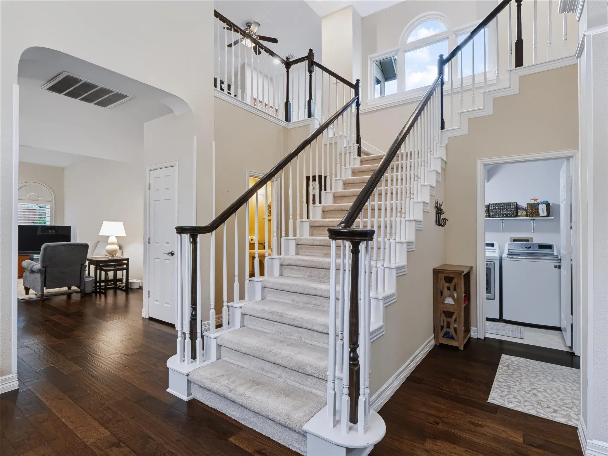 Single Family Residence For Sale in Dallas County , 3838 Canot Lane, Addison, Texas 75001, 3 Bedroom, 3 Bathroom, 2 Garage spaces, 2,637 Sqft, built in 1991, mls#21390427, Real Estate Agent in Addison, Homes For Sale in Dallas county, Homes For Sale in Addison, Realtor in Addison Texas, Real Estate Brokerage Independent Realty Texas, Luminita Cordes Realtor