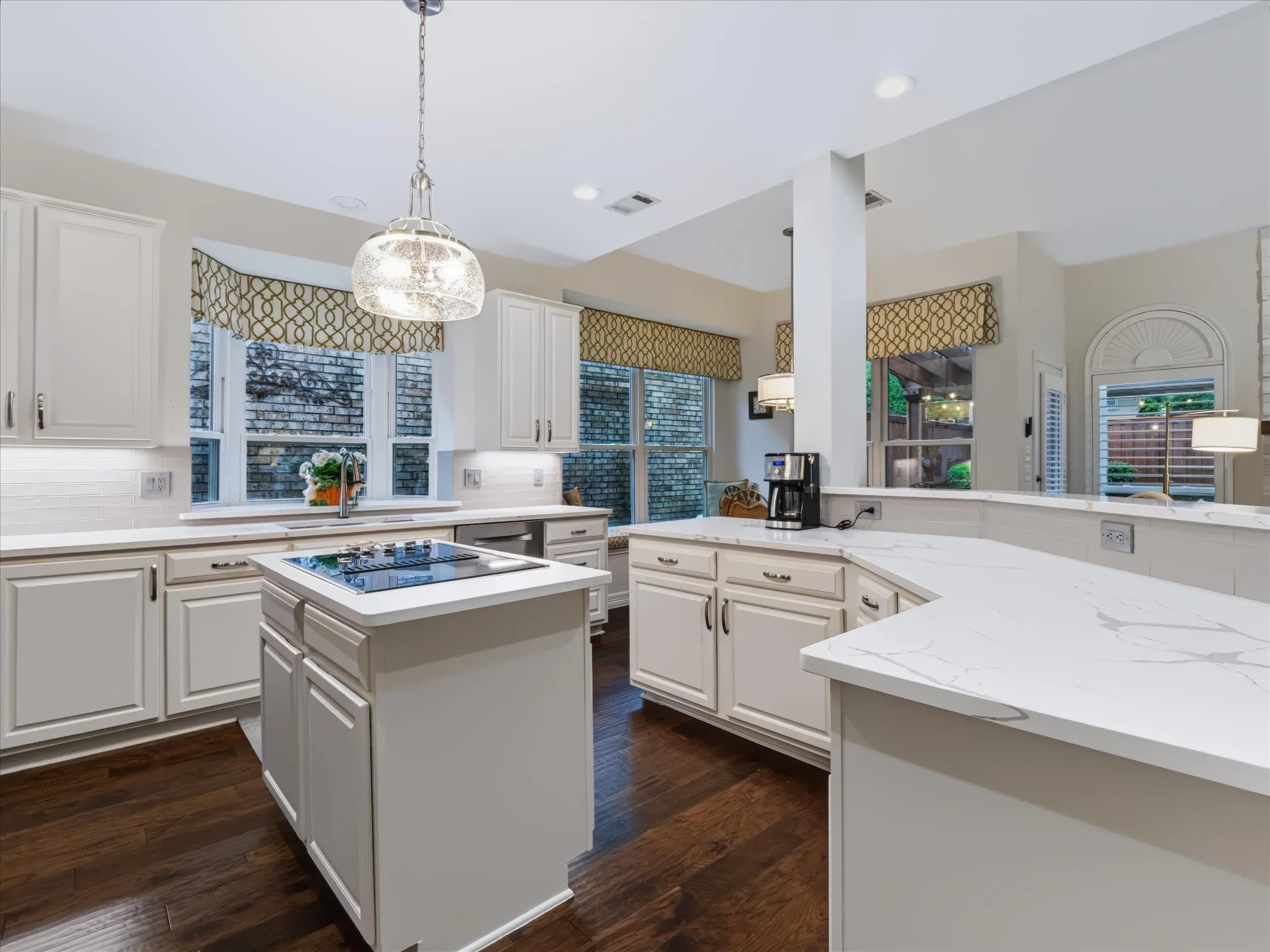 Single Family Residence For Sale in Dallas County , 3838 Canot Lane, Addison, Texas 75001, 3 Bedroom, 3 Bathroom, 2 Garage spaces, 2,637 Sqft, built in 1991, mls#21390427, Real Estate Agent in Addison, Homes For Sale in Dallas county, Homes For Sale in Addison, Realtor in Addison Texas, Real Estate Brokerage Independent Realty Texas, Luminita Cordes Realtor