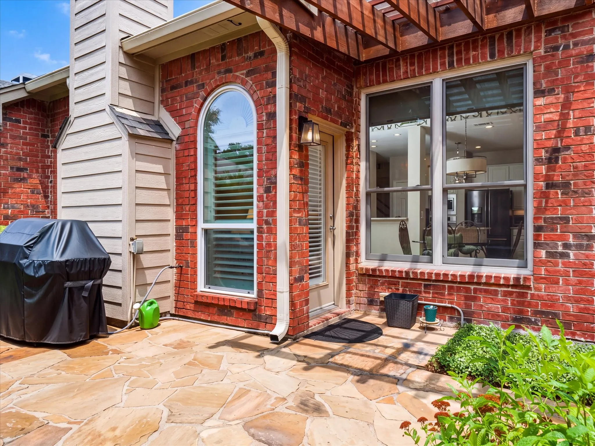 Single Family Residence For Sale in Dallas County , 3838 Canot Lane, Addison, Texas 75001, 3 Bedroom, 3 Bathroom, 2 Garage spaces, 2,637 Sqft, built in 1991, mls#21390427, Real Estate Agent in Addison, Homes For Sale in Dallas county, Homes For Sale in Addison, Realtor in Addison Texas, Real Estate Brokerage Independent Realty Texas, Luminita Cordes Realtor