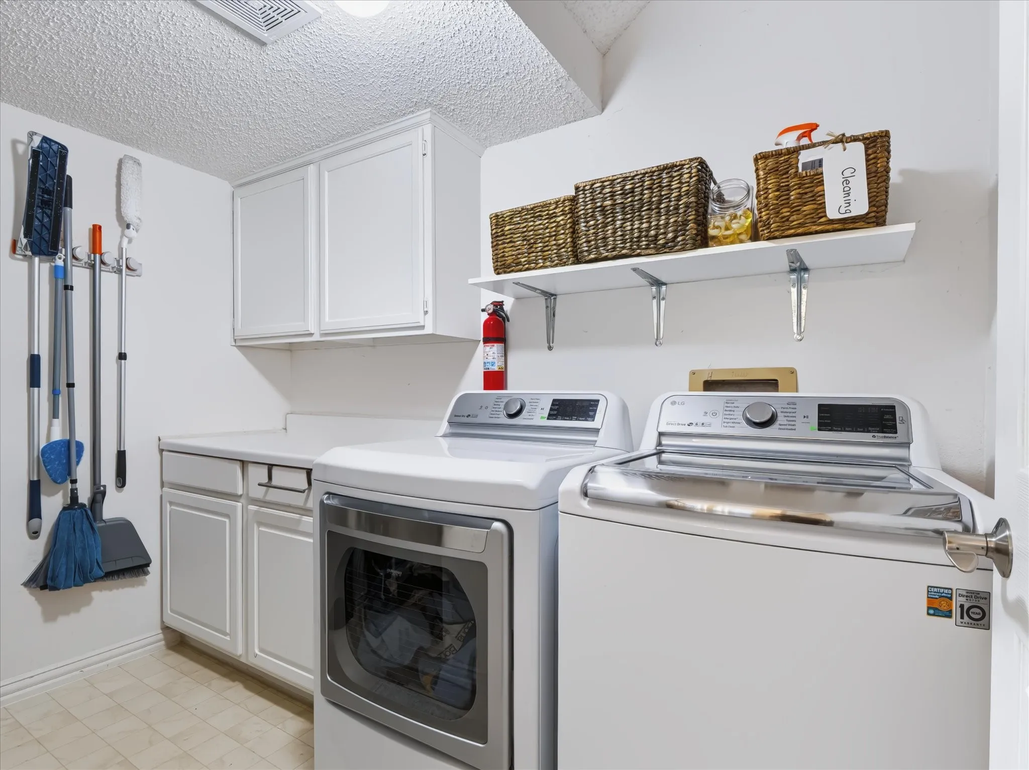 Single Family Residence For Sale in Dallas County , 3838 Canot Lane, Addison, Texas 75001, 3 Bedroom, 3 Bathroom, 2 Garage spaces, 2,637 Sqft, built in 1991, mls#21390427, Real Estate Agent in Addison, Homes For Sale in Dallas county, Homes For Sale in Addison, Realtor in Addison Texas, Real Estate Brokerage Independent Realty Texas, Luminita Cordes Realtor