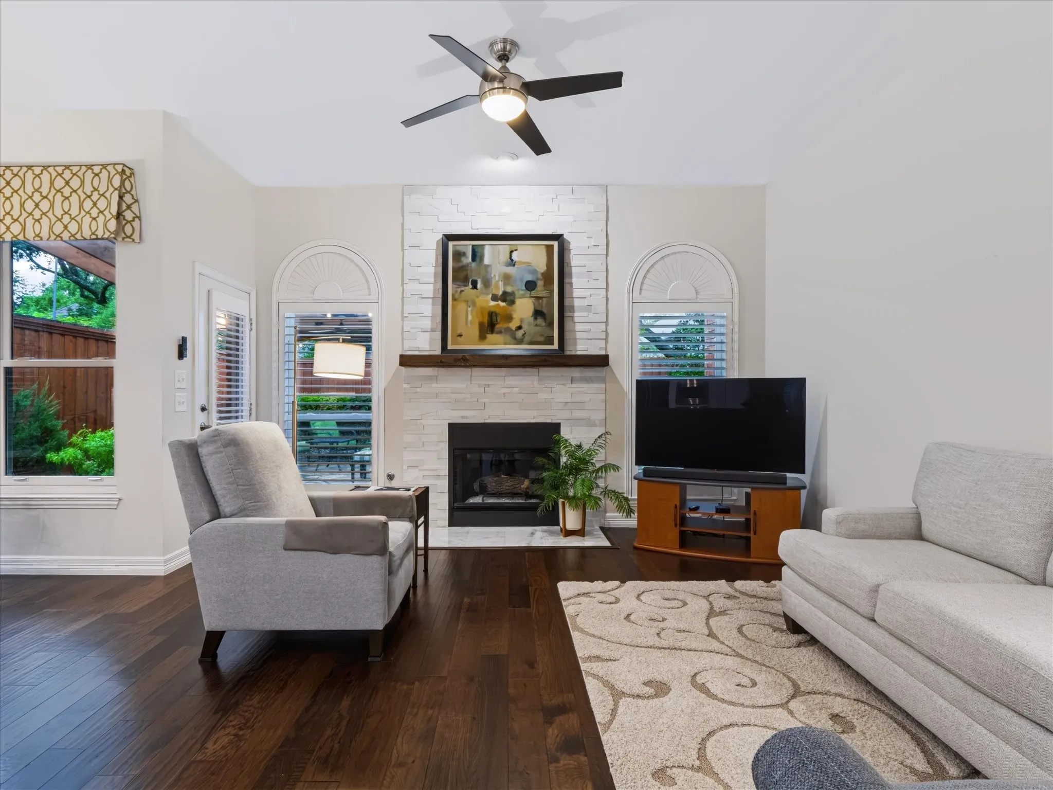 Single Family Residence For Sale in Dallas County , 3838 Canot Lane, Addison, Texas 75001, 3 Bedroom, 3 Bathroom, 2 Garage spaces, 2,637 Sqft, built in 1991, mls#21390427, Real Estate Agent in Addison, Homes For Sale in Dallas county, Homes For Sale in Addison, Realtor in Addison Texas, Real Estate Brokerage Independent Realty Texas, Luminita Cordes Realtor
