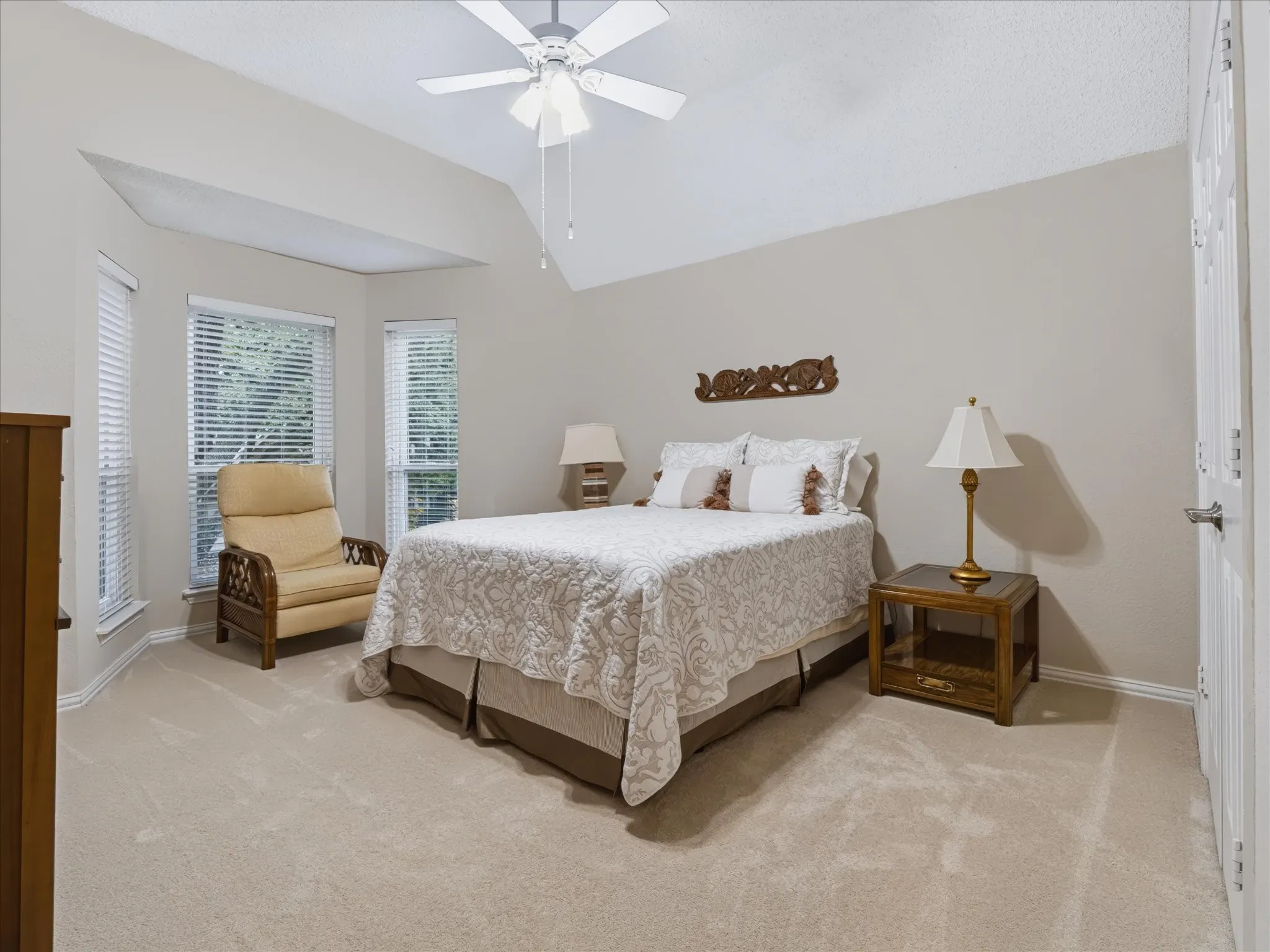 Single Family Residence For Sale in Dallas County , 3838 Canot Lane, Addison, Texas 75001, 3 Bedroom, 3 Bathroom, 2 Garage spaces, 2,637 Sqft, built in 1991, mls#21390427, Real Estate Agent in Addison, Homes For Sale in Dallas county, Homes For Sale in Addison, Realtor in Addison Texas, Real Estate Brokerage Independent Realty Texas, Luminita Cordes Realtor