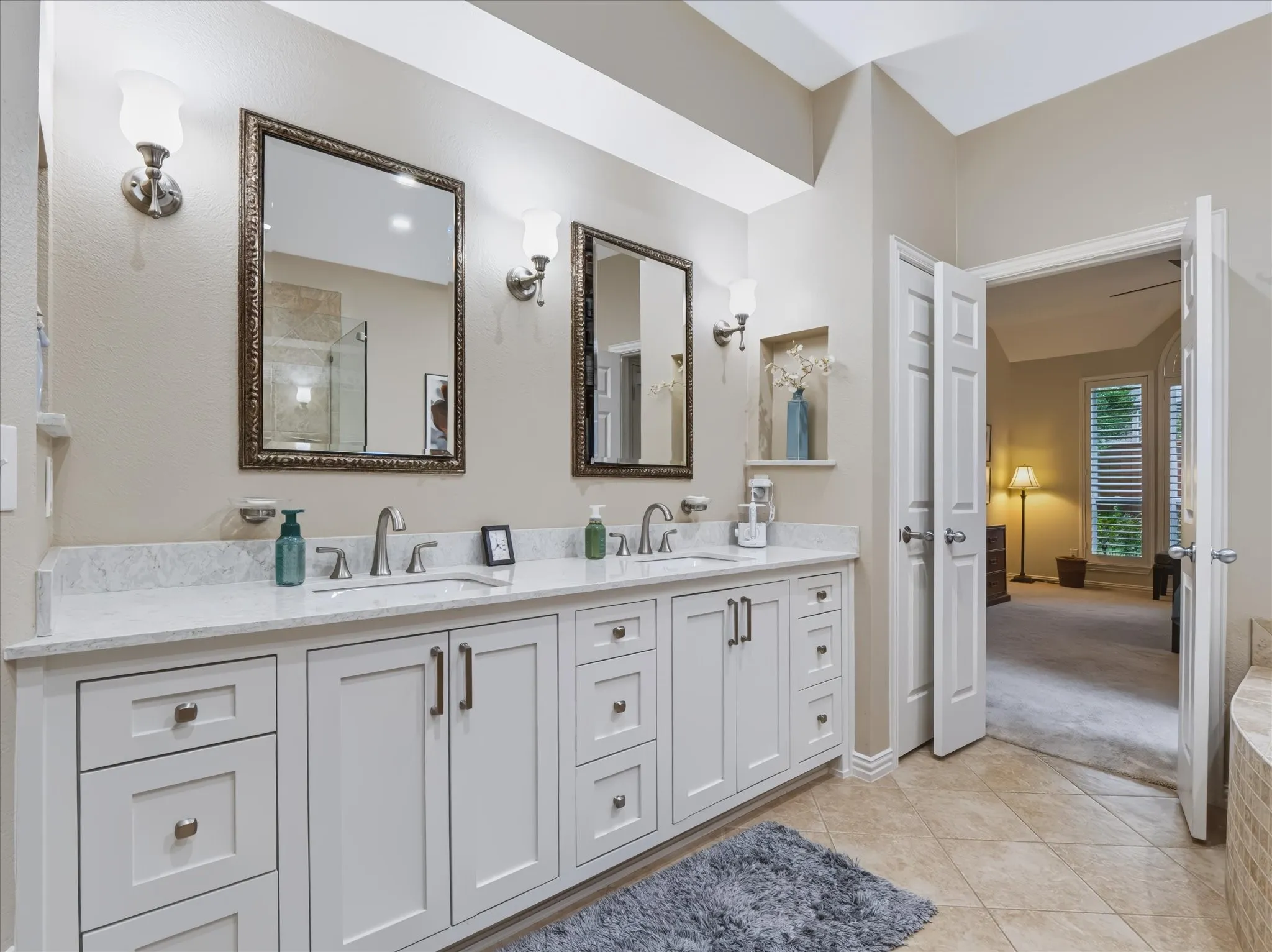 Single Family Residence For Sale in Dallas County , 3838 Canot Lane, Addison, Texas 75001, 3 Bedroom, 3 Bathroom, 2 Garage spaces, 2,637 Sqft, built in 1991, mls#21390427, Real Estate Agent in Addison, Homes For Sale in Dallas county, Homes For Sale in Addison, Realtor in Addison Texas, Real Estate Brokerage Independent Realty Texas, Luminita Cordes Realtor