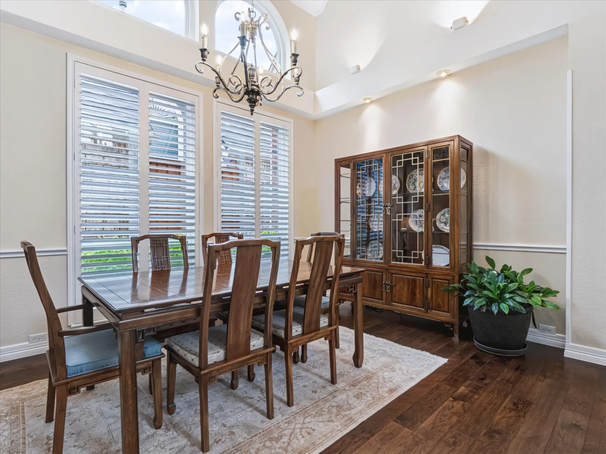Single Family Residence For Sale in Dallas County , 3838 Canot Lane, Addison, Texas 75001, 3 Bedroom, 3 Bathroom, 2 Garage spaces, 2,637 Sqft, built in 1991, mls#21390427, Real Estate Agent in Addison, Homes For Sale in Dallas county, Homes For Sale in Addison, Realtor in Addison Texas, Real Estate Brokerage Independent Realty Texas, Luminita Cordes Realtor