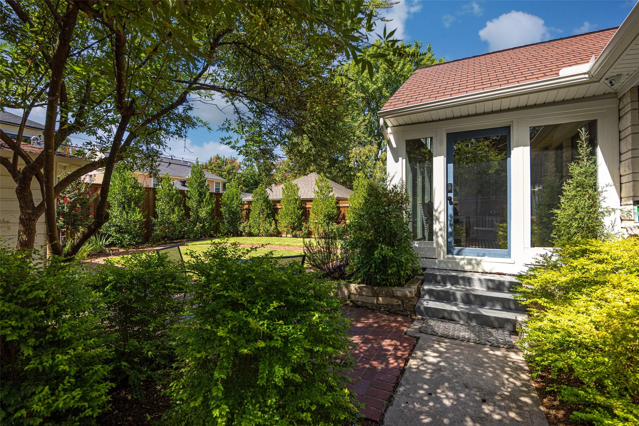 Single Family Residence For Sale in Dallas County , 6054 Anita Street, Dallas, Texas 75206, 4 Bedroom, 2 Bathroom, 2 Garage spaces, 2,518 Sqft, built in 1942, mls#21359884, Real Estate Agent in Dallas, Homes For Sale in Dallas county, Homes For Sale in Dallas, Realtor in Dallas Texas, Real Estate Brokerage Independent Realty Texas, Luminita Cordes Realtor