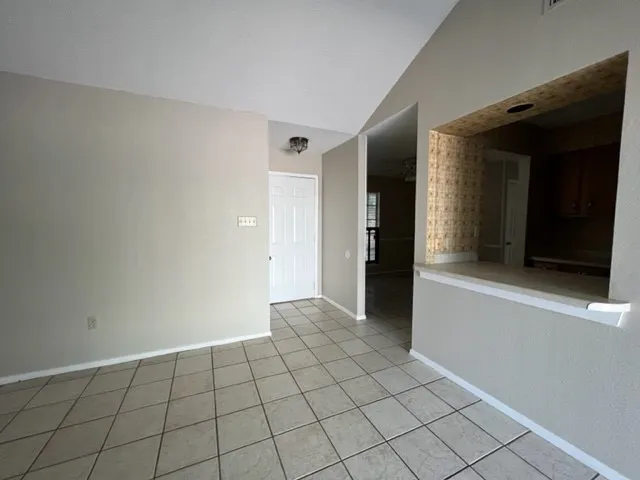 Single Family Residence For Rent in Taylor County , 33 Shady Brook Circle, Abilene, Texas 79605, 2 Bedroom, 1 Bathroom, 1 Garage spaces, 949 Sqft, built in 1984, mls#21392708, Real Estate Agent in Abilene, Homes For Rent in Taylor county, Homes For Rent in Abilene, Realtor in Abilene Texas, Real Estate Brokerage Independent Realty Texas, Luminita Cordes Realtor