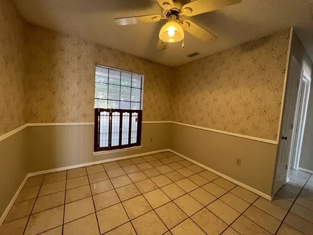Single Family Residence For Rent in Taylor County , 33 Shady Brook Circle, Abilene, Texas 79605, 2 Bedroom, 1 Bathroom, 1 Garage spaces, 949 Sqft, built in 1984, mls#21392708, Real Estate Agent in Abilene, Homes For Rent in Taylor county, Homes For Rent in Abilene, Realtor in Abilene Texas, Real Estate Brokerage Independent Realty Texas, Luminita Cordes Realtor
