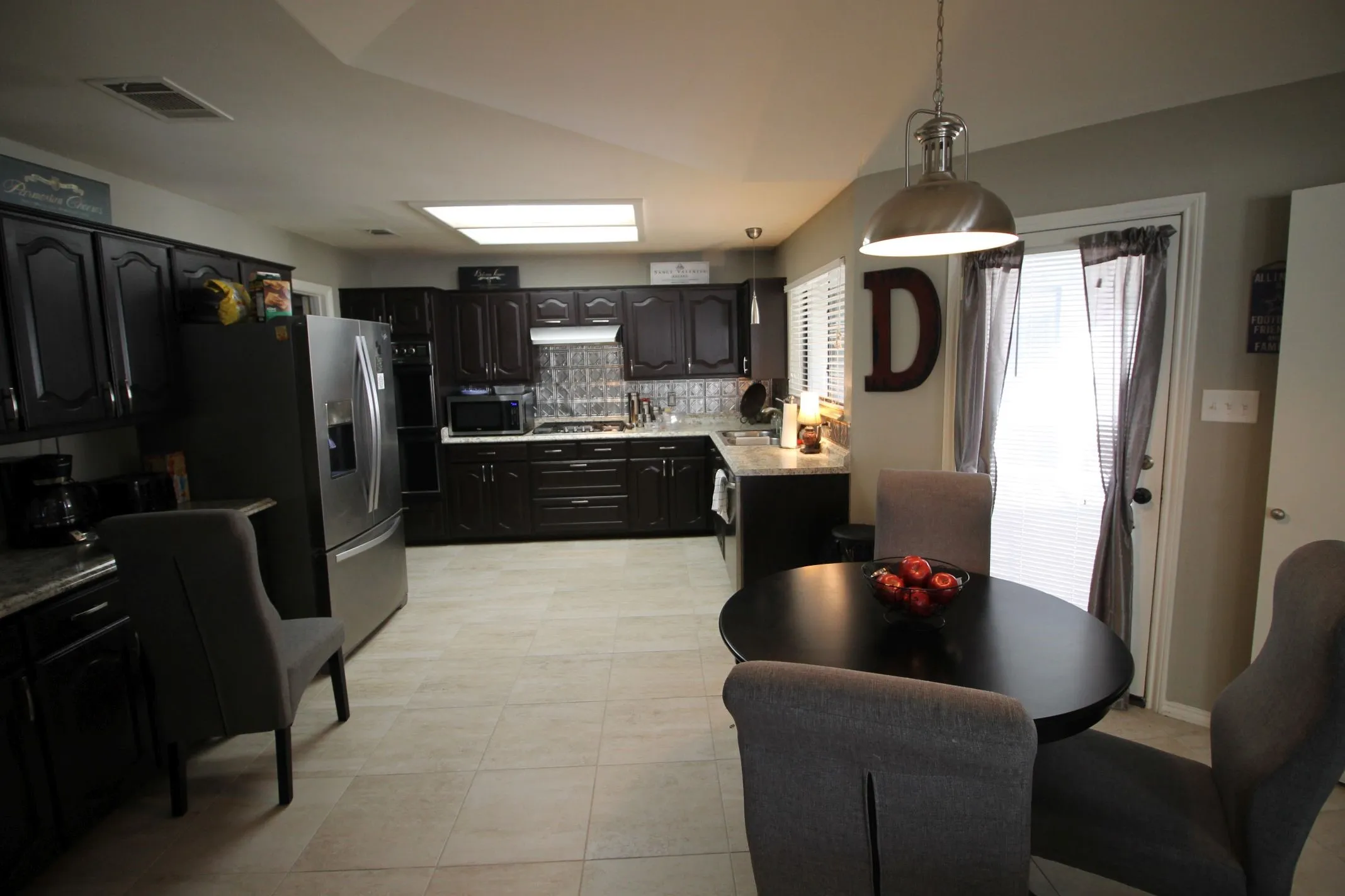 Single Family Residence For Rent in Denton County , 4208 Meadowdale Drive, Carrollton, Texas 75010, 3 Bedroom, 2 Bathroom, 2 Garage spaces, 1,888 Sqft, built in 1987, mls#21392714, Real Estate Agent in Carrollton, Homes For Rent in Denton county, Homes For Rent in Carrollton, Realtor in Carrollton Texas, Real Estate Brokerage Independent Realty Texas, Luminita Cordes Realtor