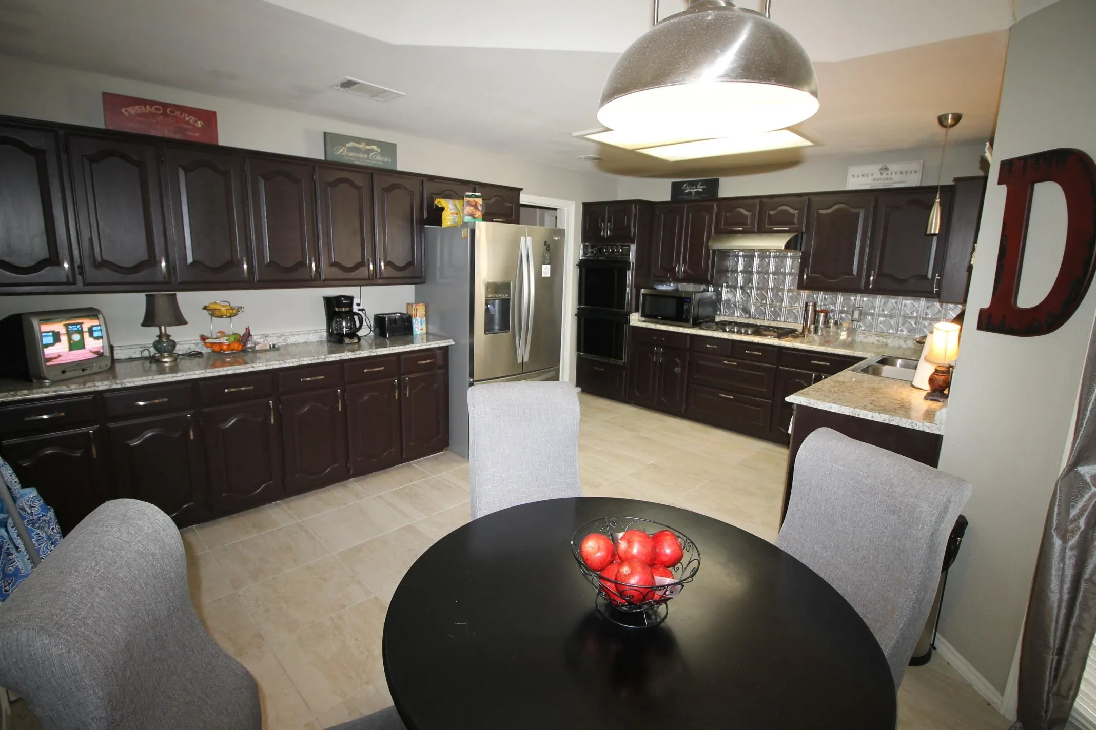 Single Family Residence For Rent in Denton County , 4208 Meadowdale Drive, Carrollton, Texas 75010, 3 Bedroom, 2 Bathroom, 2 Garage spaces, 1,888 Sqft, built in 1987, mls#21392714, Real Estate Agent in Carrollton, Homes For Rent in Denton county, Homes For Rent in Carrollton, Realtor in Carrollton Texas, Real Estate Brokerage Independent Realty Texas, Luminita Cordes Realtor