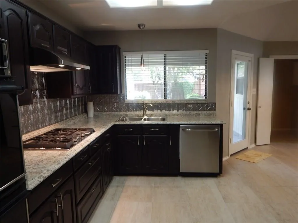 Single Family Residence For Rent in Denton County , 4208 Meadowdale Drive, Carrollton, Texas 75010, 3 Bedroom, 2 Bathroom, 2 Garage spaces, 1,888 Sqft, built in 1987, mls#21392714, Real Estate Agent in Carrollton, Homes For Rent in Denton county, Homes For Rent in Carrollton, Realtor in Carrollton Texas, Real Estate Brokerage Independent Realty Texas, Luminita Cordes Realtor