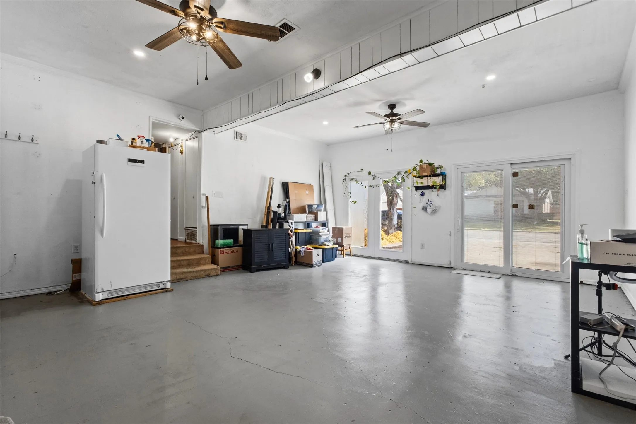 Single Family Residence For Sale in Dallas County , 14429 Dennis Lane, Farmers Branch, Texas 75234, 4 Bedroom, 3 Bathroom, Garage spaces, 2,290 Sqft, built in 1963, mls#21386626, Real Estate Agent in Farmers Branch, Homes For Sale in Dallas county, Homes For Sale in Farmers Branch, Realtor in Farmers Branch Texas, Real Estate Brokerage Independent Realty Texas, Luminita Cordes Realtor