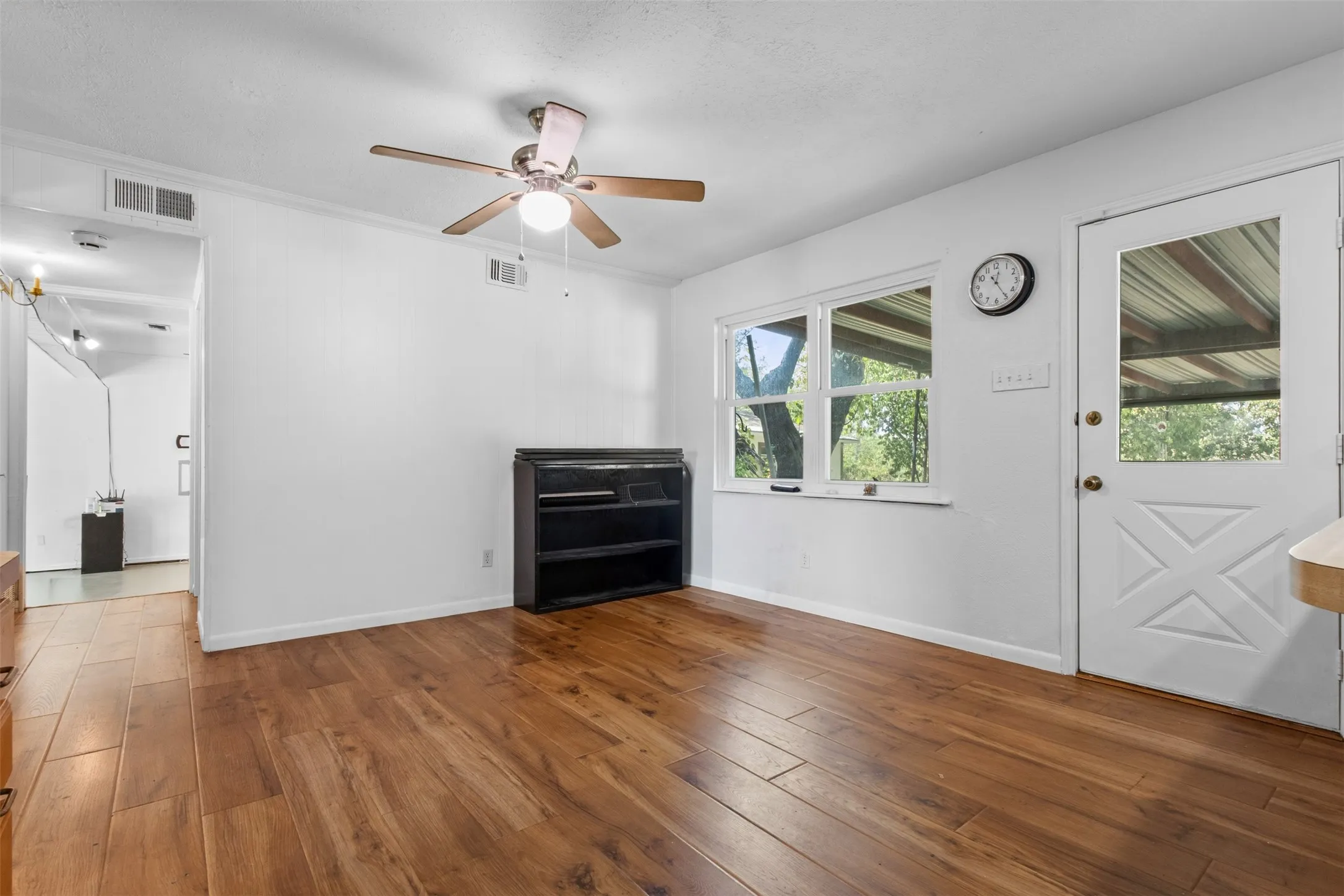 Single Family Residence For Sale in Dallas County , 14429 Dennis Lane, Farmers Branch, Texas 75234, 4 Bedroom, 3 Bathroom, Garage spaces, 2,290 Sqft, built in 1963, mls#21386626, Real Estate Agent in Farmers Branch, Homes For Sale in Dallas county, Homes For Sale in Farmers Branch, Realtor in Farmers Branch Texas, Real Estate Brokerage Independent Realty Texas, Luminita Cordes Realtor