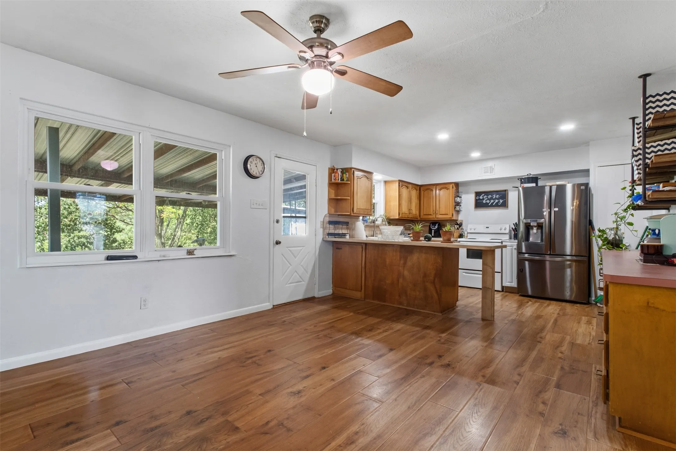 Single Family Residence For Sale in Dallas County , 14429 Dennis Lane, Farmers Branch, Texas 75234, 4 Bedroom, 3 Bathroom, Garage spaces, 2,290 Sqft, built in 1963, mls#21386626, Real Estate Agent in Farmers Branch, Homes For Sale in Dallas county, Homes For Sale in Farmers Branch, Realtor in Farmers Branch Texas, Real Estate Brokerage Independent Realty Texas, Luminita Cordes Realtor
