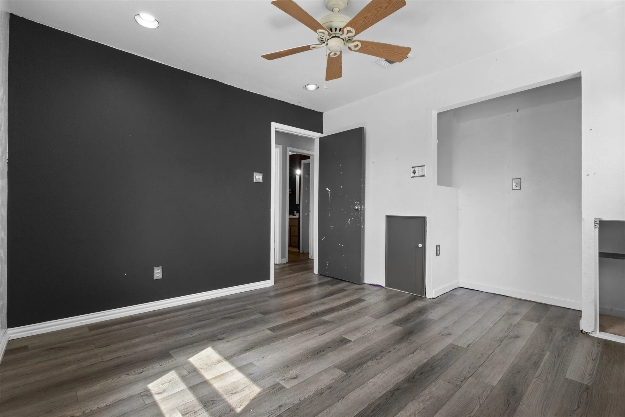 Single Family Residence For Sale in Dallas County , 14429 Dennis Lane, Farmers Branch, Texas 75234, 4 Bedroom, 3 Bathroom, Garage spaces, 2,290 Sqft, built in 1963, mls#21386626, Real Estate Agent in Farmers Branch, Homes For Sale in Dallas county, Homes For Sale in Farmers Branch, Realtor in Farmers Branch Texas, Real Estate Brokerage Independent Realty Texas, Luminita Cordes Realtor