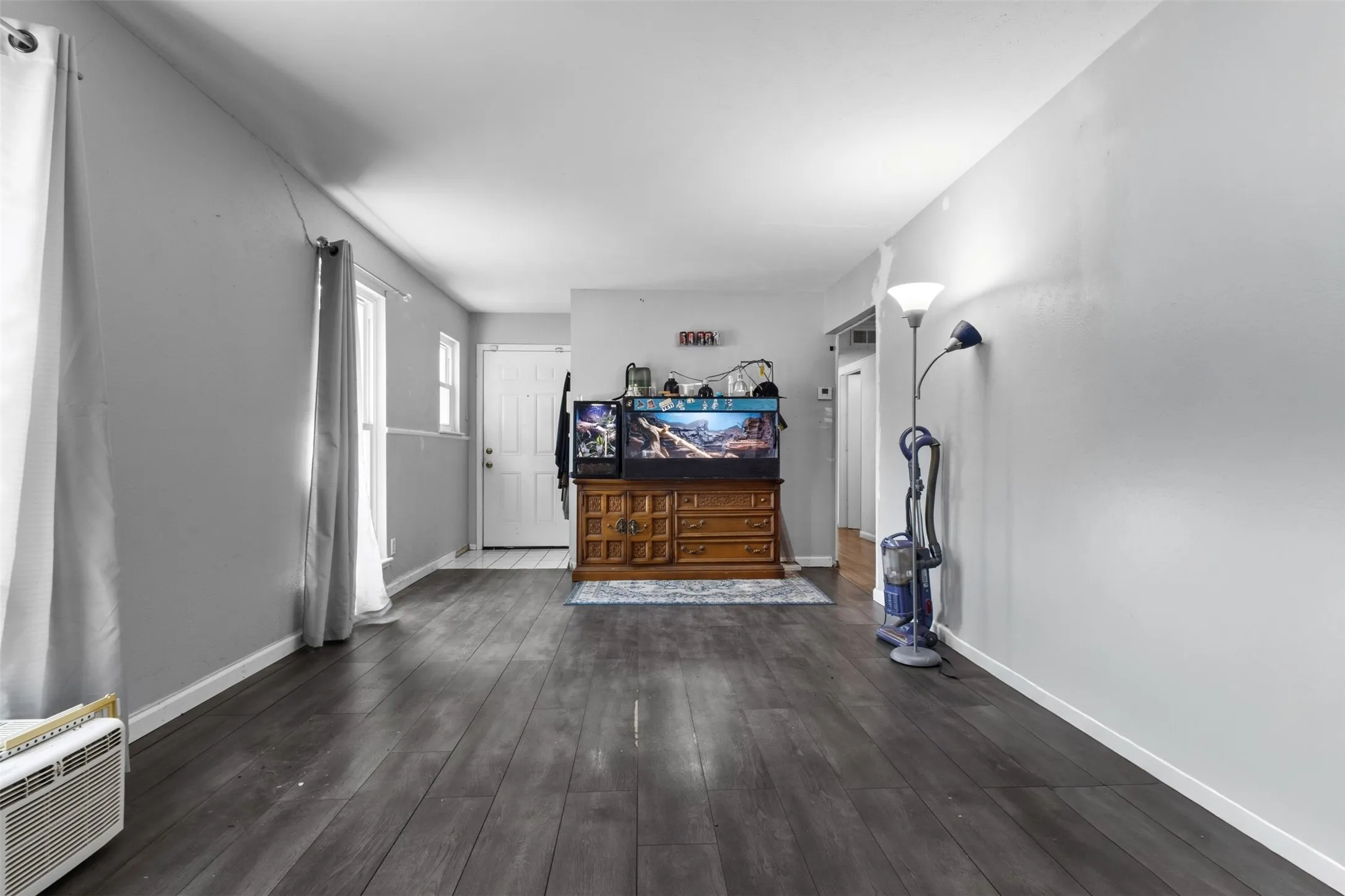 Single Family Residence For Sale in Dallas County , 14429 Dennis Lane, Farmers Branch, Texas 75234, 4 Bedroom, 3 Bathroom, Garage spaces, 2,290 Sqft, built in 1963, mls#21386626, Real Estate Agent in Farmers Branch, Homes For Sale in Dallas county, Homes For Sale in Farmers Branch, Realtor in Farmers Branch Texas, Real Estate Brokerage Independent Realty Texas, Luminita Cordes Realtor