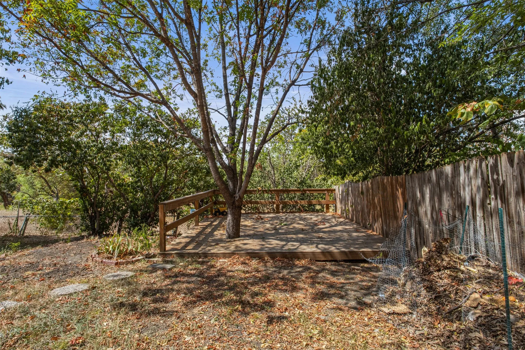 Single Family Residence For Sale in Dallas County , 14429 Dennis Lane, Farmers Branch, Texas 75234, 4 Bedroom, 3 Bathroom, Garage spaces, 2,290 Sqft, built in 1963, mls#21386626, Real Estate Agent in Farmers Branch, Homes For Sale in Dallas county, Homes For Sale in Farmers Branch, Realtor in Farmers Branch Texas, Real Estate Brokerage Independent Realty Texas, Luminita Cordes Realtor