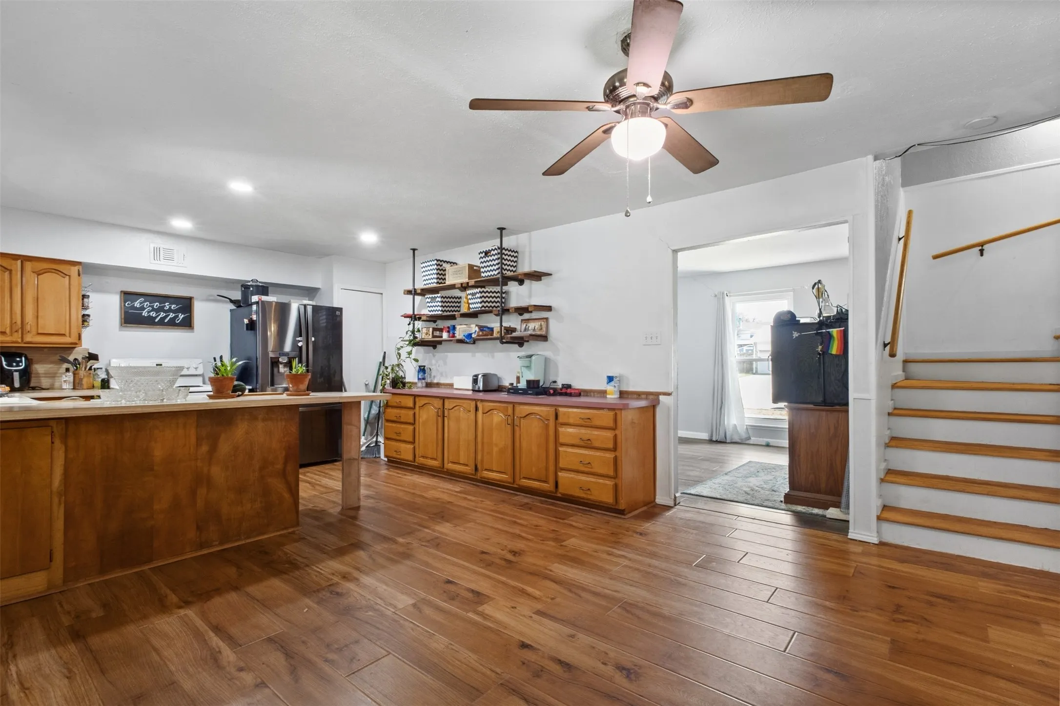 Single Family Residence For Sale in Dallas County , 14429 Dennis Lane, Farmers Branch, Texas 75234, 4 Bedroom, 3 Bathroom, Garage spaces, 2,290 Sqft, built in 1963, mls#21386626, Real Estate Agent in Farmers Branch, Homes For Sale in Dallas county, Homes For Sale in Farmers Branch, Realtor in Farmers Branch Texas, Real Estate Brokerage Independent Realty Texas, Luminita Cordes Realtor