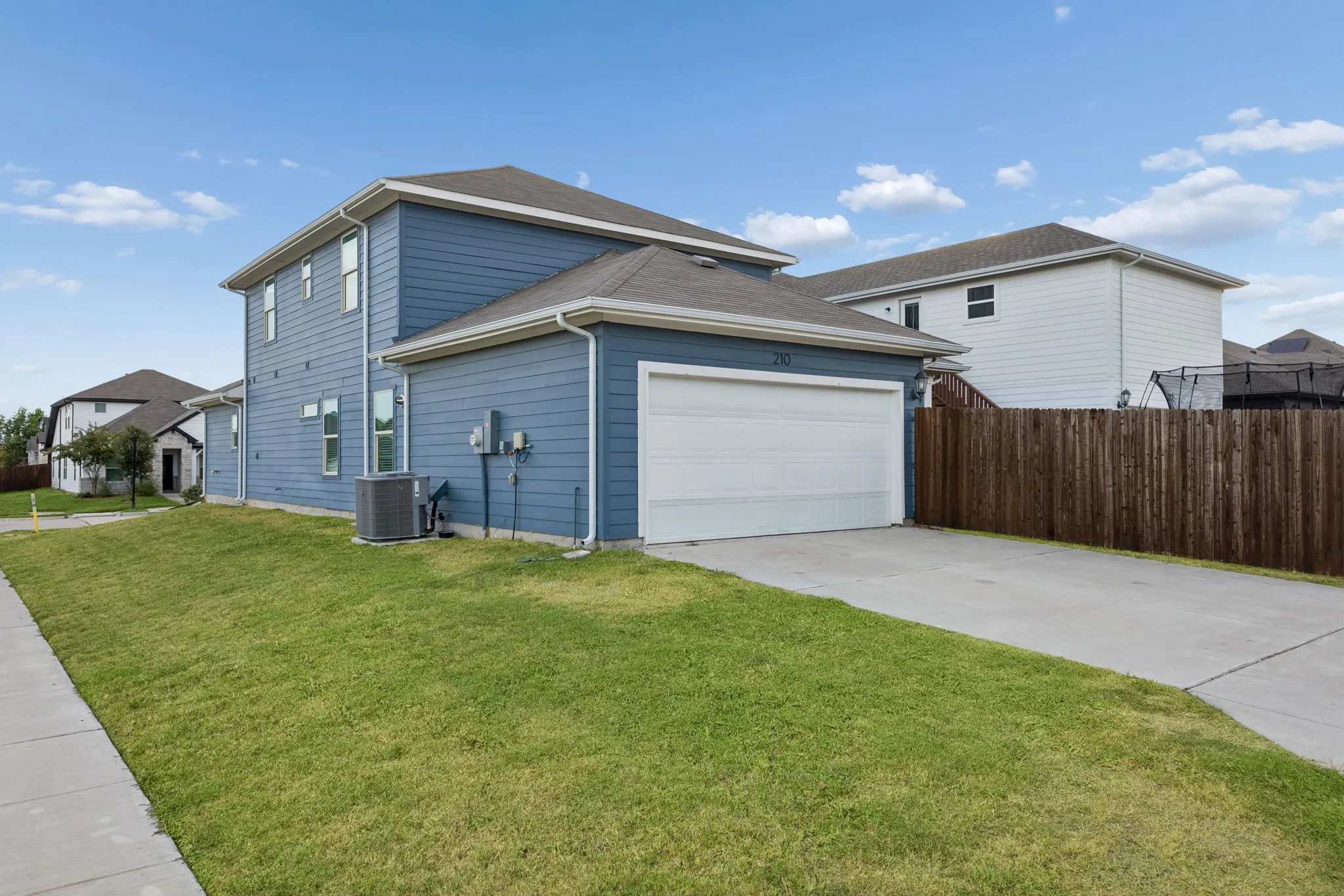 Single Family Residence For Sale in Collin County , 210 Monarch Way, Wylie, Texas 75098, 4 Bedroom, 3 Bathroom, 2 Garage spaces, 2,366 Sqft, built in 2023, mls#21385265, Real Estate Agent in Wylie, Homes For Sale in Collin county, Homes For Sale in Wylie, Realtor in Wylie Texas, Real Estate Brokerage Independent Realty Texas, Luminita Cordes Realtor