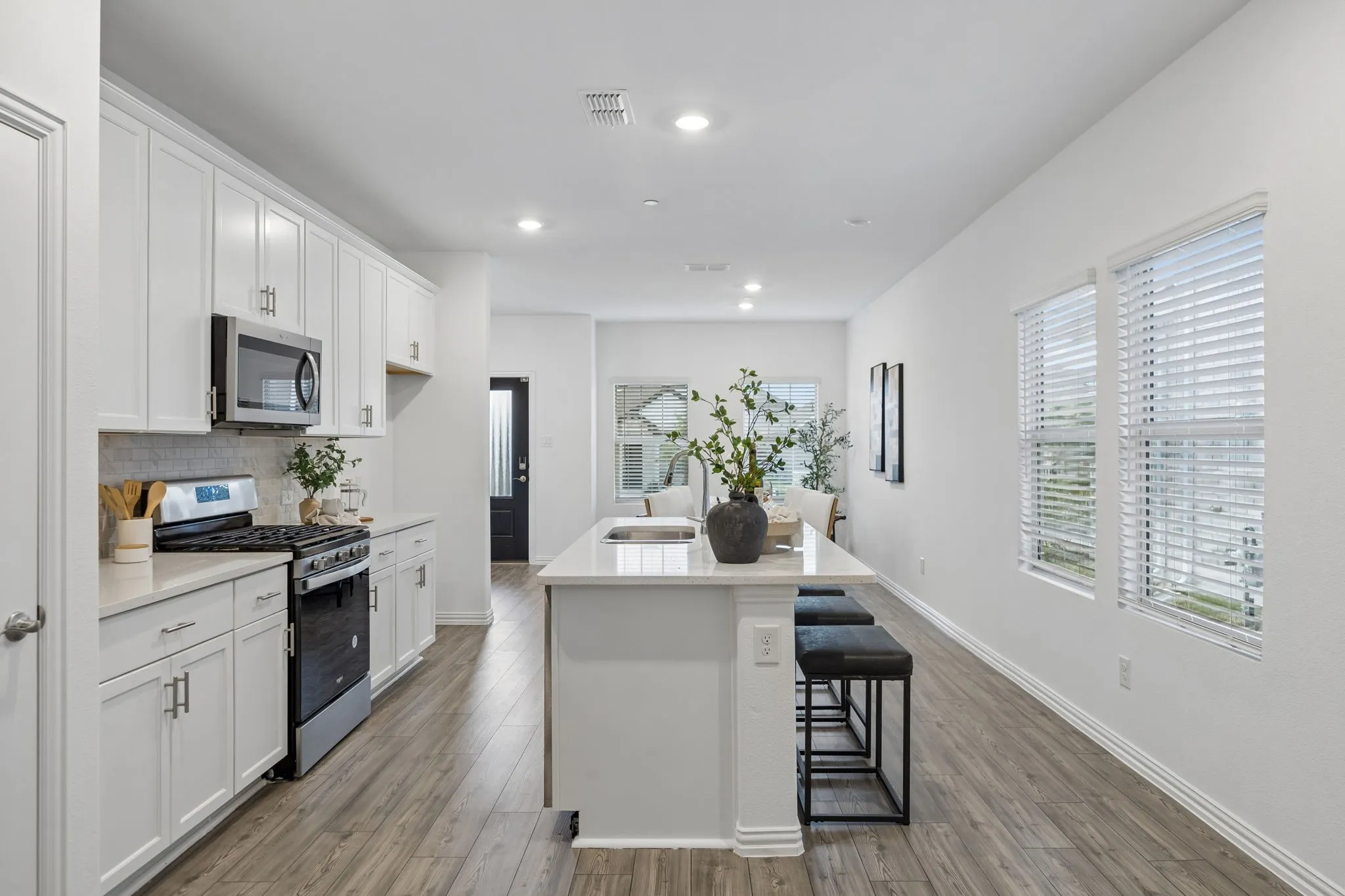 Single Family Residence For Sale in Collin County , 210 Monarch Way, Wylie, Texas 75098, 4 Bedroom, 3 Bathroom, 2 Garage spaces, 2,366 Sqft, built in 2023, mls#21385265, Real Estate Agent in Wylie, Homes For Sale in Collin county, Homes For Sale in Wylie, Realtor in Wylie Texas, Real Estate Brokerage Independent Realty Texas, Luminita Cordes Realtor