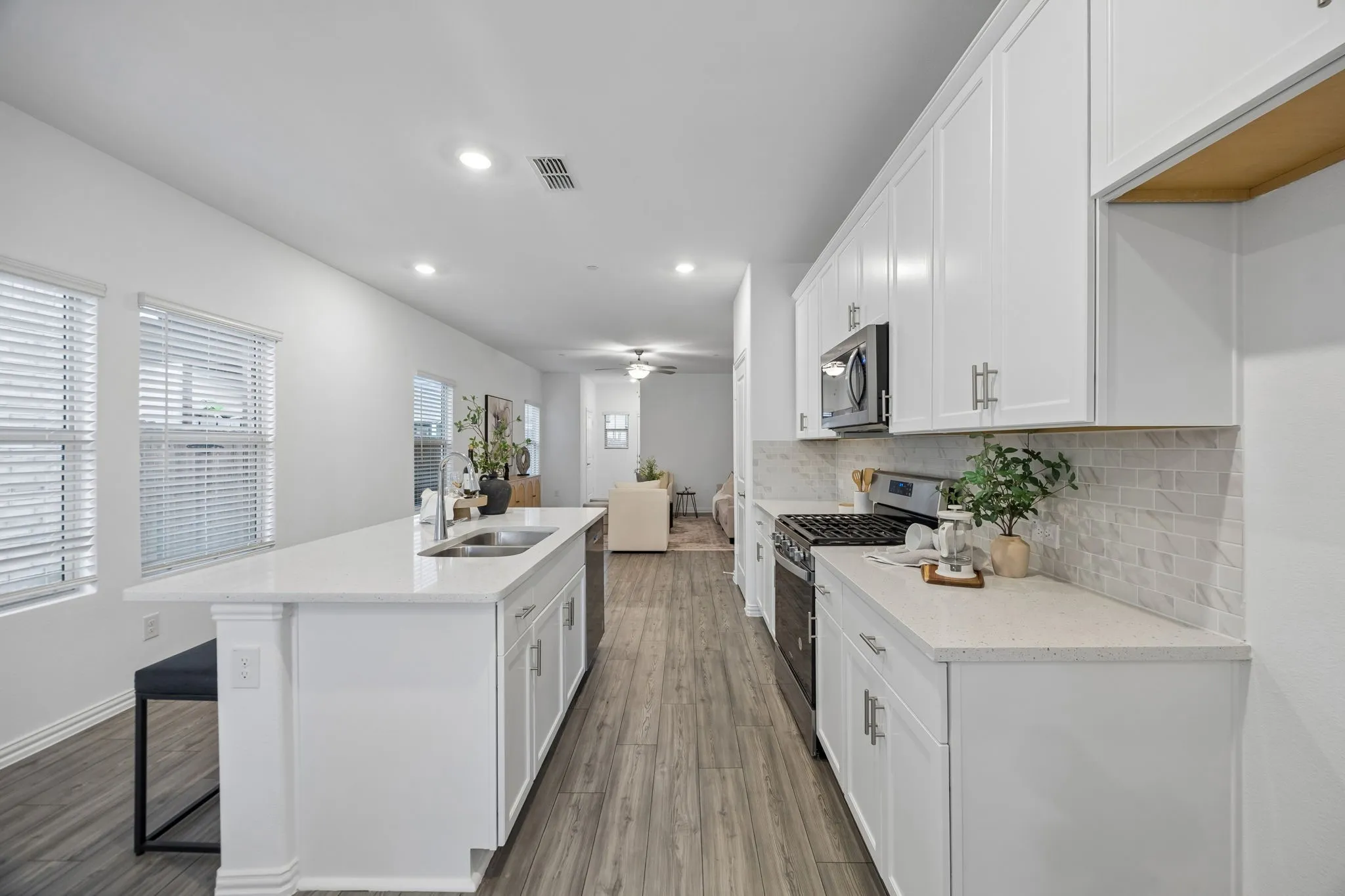 Single Family Residence For Sale in Collin County , 210 Monarch Way, Wylie, Texas 75098, 4 Bedroom, 3 Bathroom, 2 Garage spaces, 2,366 Sqft, built in 2023, mls#21385265, Real Estate Agent in Wylie, Homes For Sale in Collin county, Homes For Sale in Wylie, Realtor in Wylie Texas, Real Estate Brokerage Independent Realty Texas, Luminita Cordes Realtor