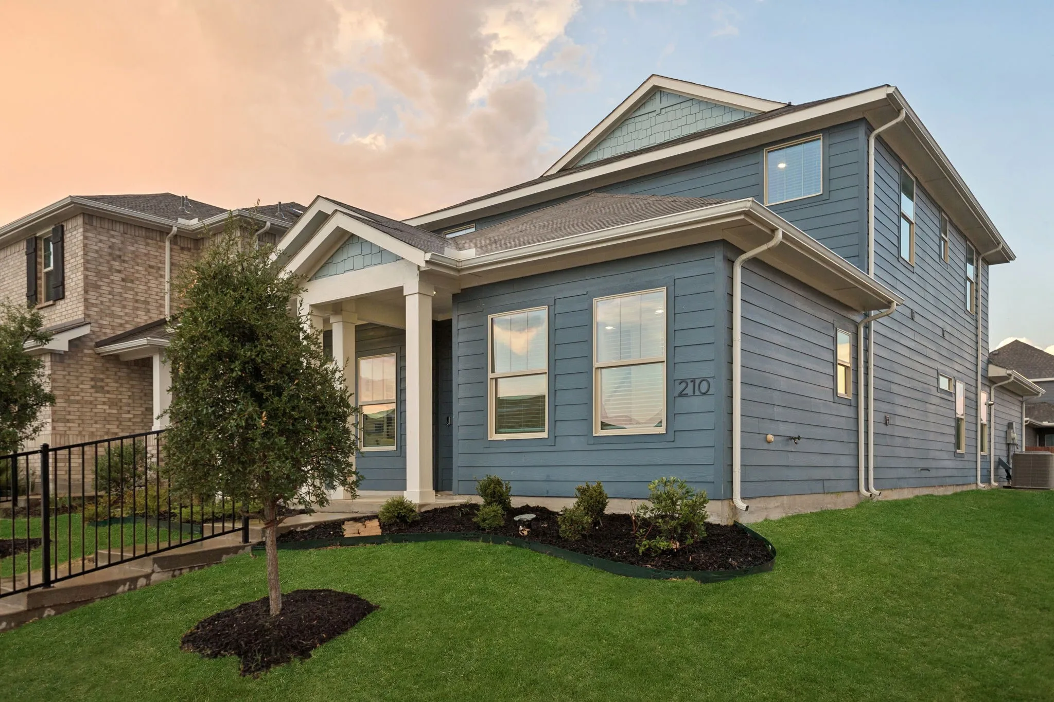 Single Family Residence For Sale in Collin County , 210 Monarch Way, Wylie, Texas 75098, 4 Bedroom, 3 Bathroom, 2 Garage spaces, 2,366 Sqft, built in 2023, mls#21385265, Real Estate Agent in Wylie, Homes For Sale in Collin county, Homes For Sale in Wylie, Realtor in Wylie Texas, Real Estate Brokerage Independent Realty Texas, Luminita Cordes Realtor