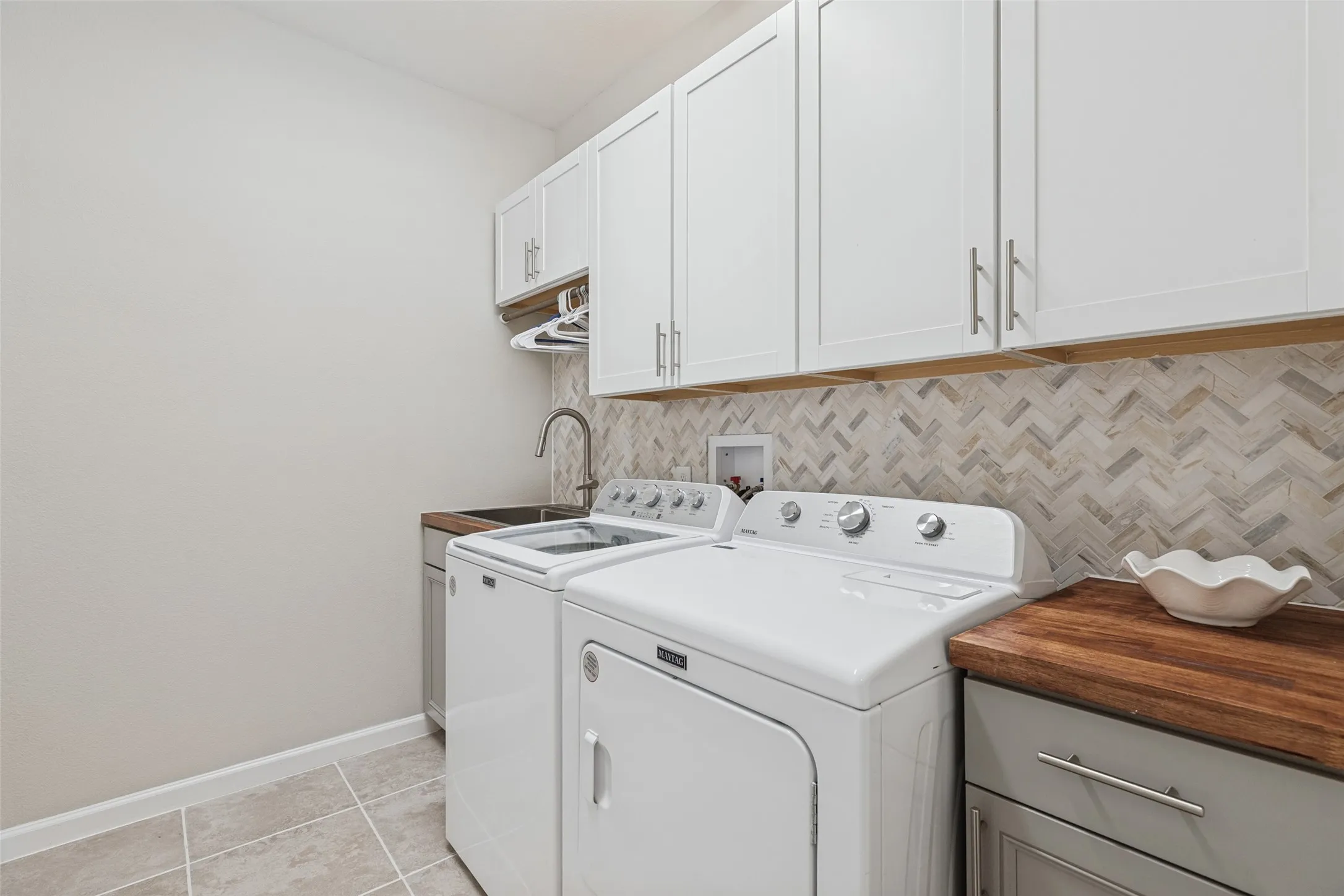 Single Family Residence For Sale in Grayson County , 501 Williams Way, Van Alstyne, Texas 75495, 5 Bedroom, 3 Bathroom, 3 Garage spaces, 3,033 Sqft, built in 2021, mls#21389783, Real Estate Agent in Van Alstyne, Homes For Sale in Grayson county, Homes For Sale in Van Alstyne, Realtor in Van Alstyne Texas, Real Estate Brokerage Independent Realty Texas, Luminita Cordes Realtor