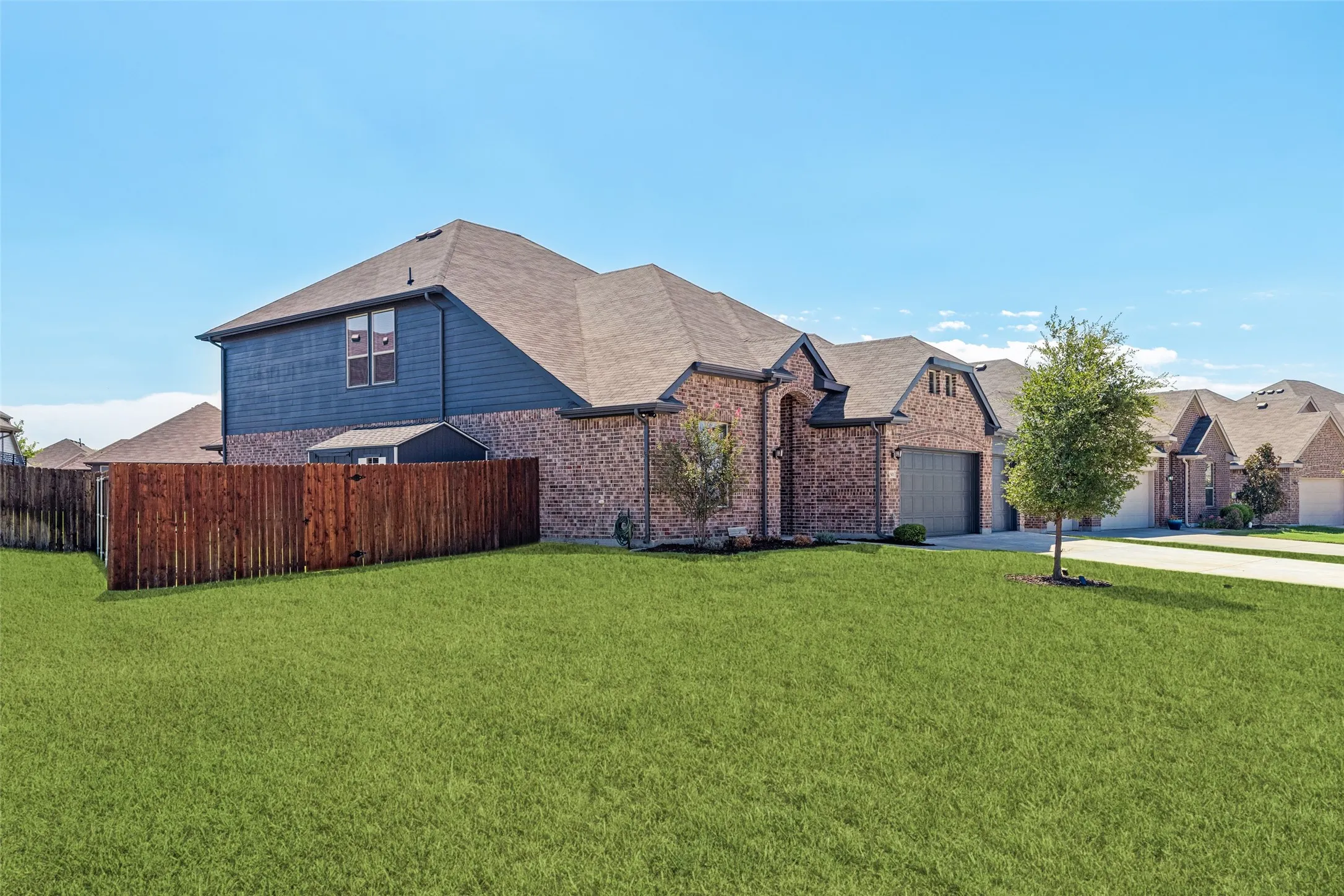 Single Family Residence For Sale in Grayson County , 501 Williams Way, Van Alstyne, Texas 75495, 5 Bedroom, 3 Bathroom, 3 Garage spaces, 3,033 Sqft, built in 2021, mls#21389783, Real Estate Agent in Van Alstyne, Homes For Sale in Grayson county, Homes For Sale in Van Alstyne, Realtor in Van Alstyne Texas, Real Estate Brokerage Independent Realty Texas, Luminita Cordes Realtor