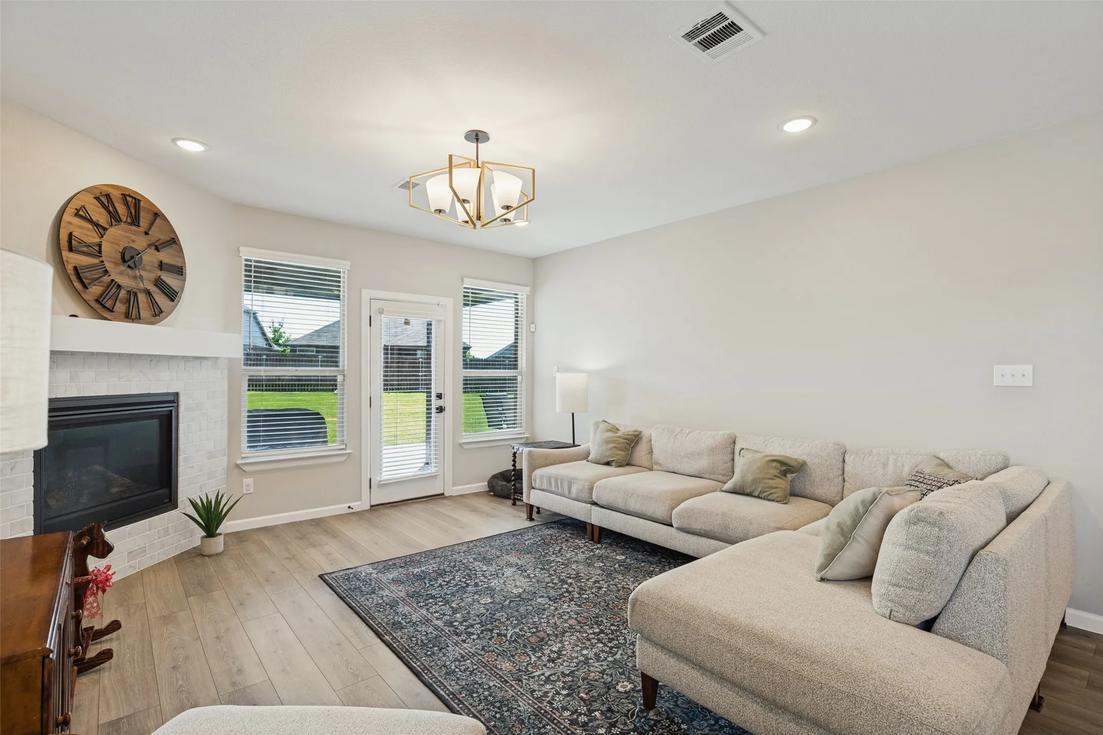 Single Family Residence For Sale in Grayson County , 501 Williams Way, Van Alstyne, Texas 75495, 5 Bedroom, 3 Bathroom, 3 Garage spaces, 3,033 Sqft, built in 2021, mls#21389783, Real Estate Agent in Van Alstyne, Homes For Sale in Grayson county, Homes For Sale in Van Alstyne, Realtor in Van Alstyne Texas, Real Estate Brokerage Independent Realty Texas, Luminita Cordes Realtor