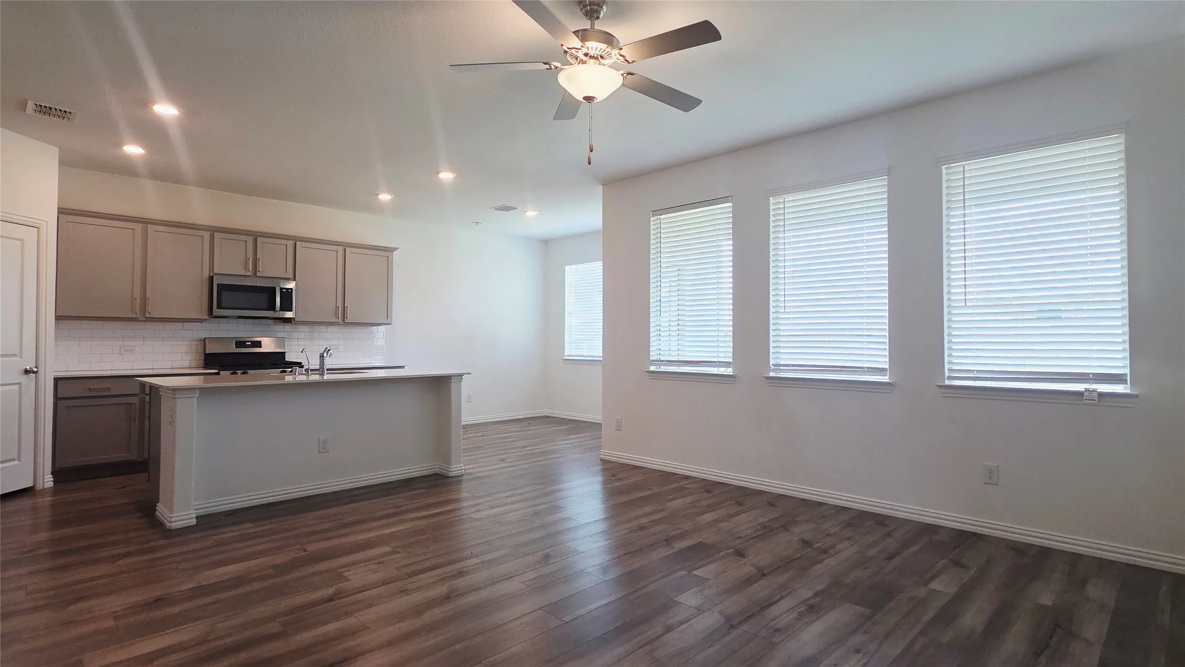 Single Family Residence For Rent in Collin County , 1218 Smoketree Lane, Princeton, Texas 75407, 4 Bedroom, 3 Bathroom, 2 Garage spaces, 2,347 Sqft, built in 2022, mls#21392713, Real Estate Agent in Princeton, Homes For Rent in Collin county, Homes For Rent in Princeton, Realtor in Princeton Texas, Real Estate Brokerage Independent Realty Texas, Luminita Cordes Realtor