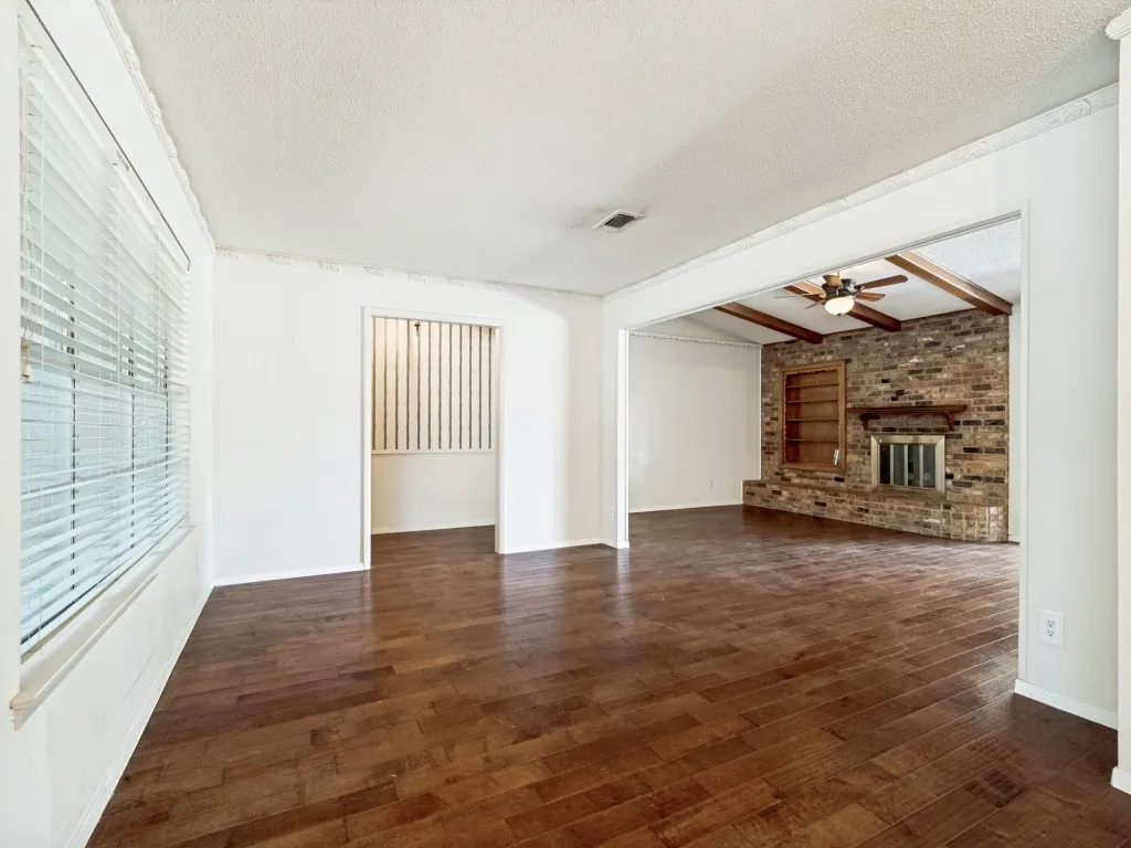 Single Family Residence For Sale in Tarrant County , 3513 Wren Avenue, Fort Worth, Texas 76133, 4 Bedroom, 2 Bathroom, 2 Garage spaces, 2,239 Sqft, built in 1965, mls#21382214, Real Estate Agent in Fort Worth, Homes For Sale in Tarrant county, Homes For Sale in Fort Worth, Realtor in Fort Worth Texas, Real Estate Brokerage Independent Realty Texas, Luminita Cordes Realtor