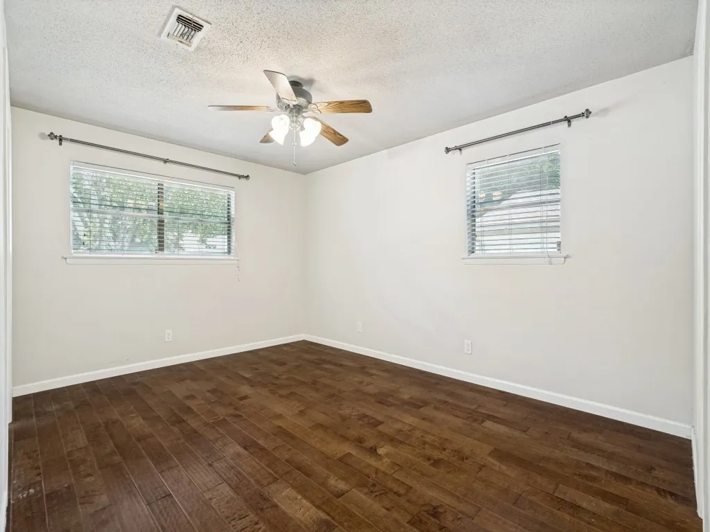 Single Family Residence For Sale in Tarrant County , 3513 Wren Avenue, Fort Worth, Texas 76133, 4 Bedroom, 2 Bathroom, 2 Garage spaces, 2,239 Sqft, built in 1965, mls#21382214, Real Estate Agent in Fort Worth, Homes For Sale in Tarrant county, Homes For Sale in Fort Worth, Realtor in Fort Worth Texas, Real Estate Brokerage Independent Realty Texas, Luminita Cordes Realtor