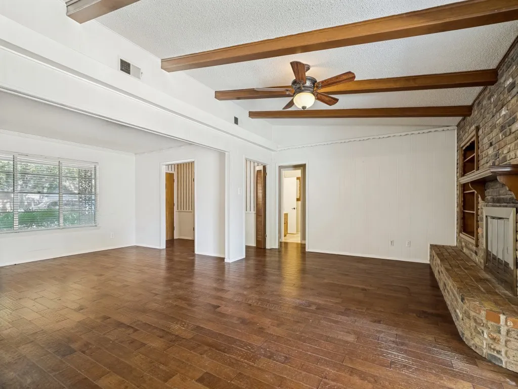 Single Family Residence For Sale in Tarrant County , 3513 Wren Avenue, Fort Worth, Texas 76133, 4 Bedroom, 2 Bathroom, 2 Garage spaces, 2,239 Sqft, built in 1965, mls#21382214, Real Estate Agent in Fort Worth, Homes For Sale in Tarrant county, Homes For Sale in Fort Worth, Realtor in Fort Worth Texas, Real Estate Brokerage Independent Realty Texas, Luminita Cordes Realtor