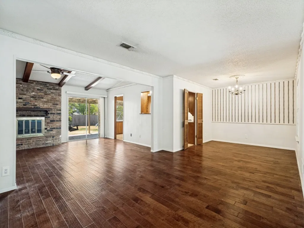 Single Family Residence For Sale in Tarrant County , 3513 Wren Avenue, Fort Worth, Texas 76133, 4 Bedroom, 2 Bathroom, 2 Garage spaces, 2,239 Sqft, built in 1965, mls#21382214, Real Estate Agent in Fort Worth, Homes For Sale in Tarrant county, Homes For Sale in Fort Worth, Realtor in Fort Worth Texas, Real Estate Brokerage Independent Realty Texas, Luminita Cordes Realtor