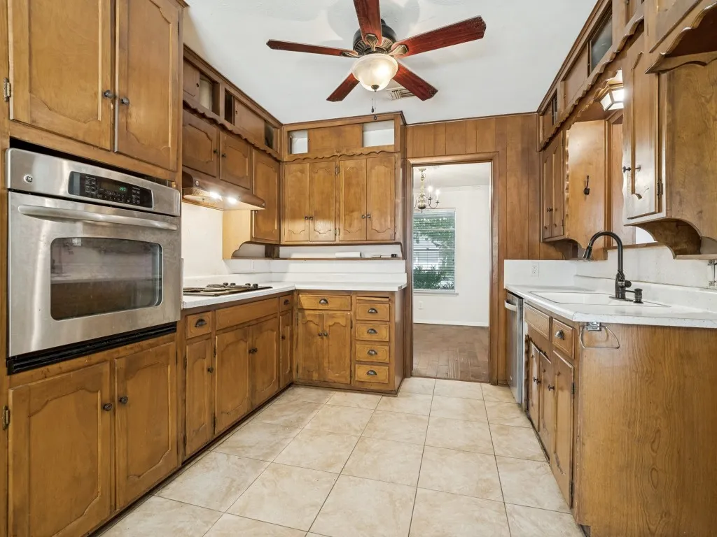 Single Family Residence For Sale in Tarrant County , 3513 Wren Avenue, Fort Worth, Texas 76133, 4 Bedroom, 2 Bathroom, 2 Garage spaces, 2,239 Sqft, built in 1965, mls#21382214, Real Estate Agent in Fort Worth, Homes For Sale in Tarrant county, Homes For Sale in Fort Worth, Realtor in Fort Worth Texas, Real Estate Brokerage Independent Realty Texas, Luminita Cordes Realtor