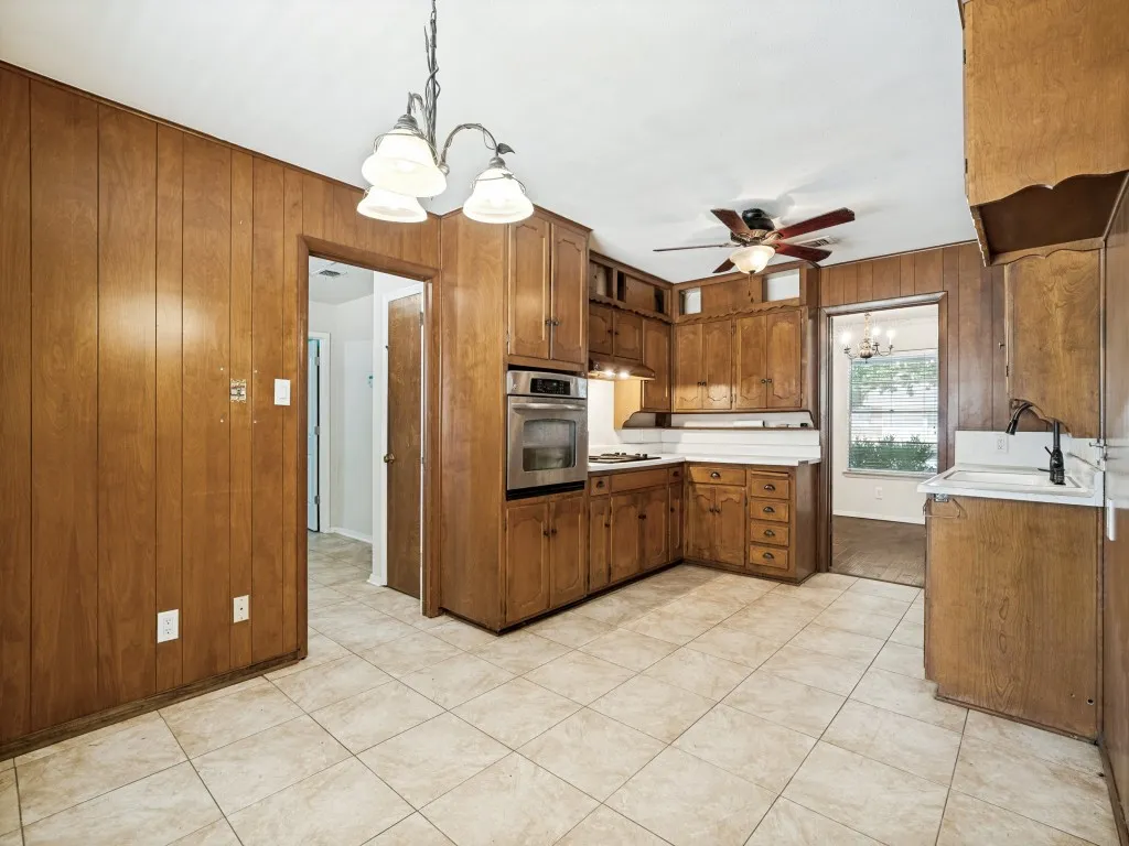 Single Family Residence For Sale in Tarrant County , 3513 Wren Avenue, Fort Worth, Texas 76133, 4 Bedroom, 2 Bathroom, 2 Garage spaces, 2,239 Sqft, built in 1965, mls#21382214, Real Estate Agent in Fort Worth, Homes For Sale in Tarrant county, Homes For Sale in Fort Worth, Realtor in Fort Worth Texas, Real Estate Brokerage Independent Realty Texas, Luminita Cordes Realtor