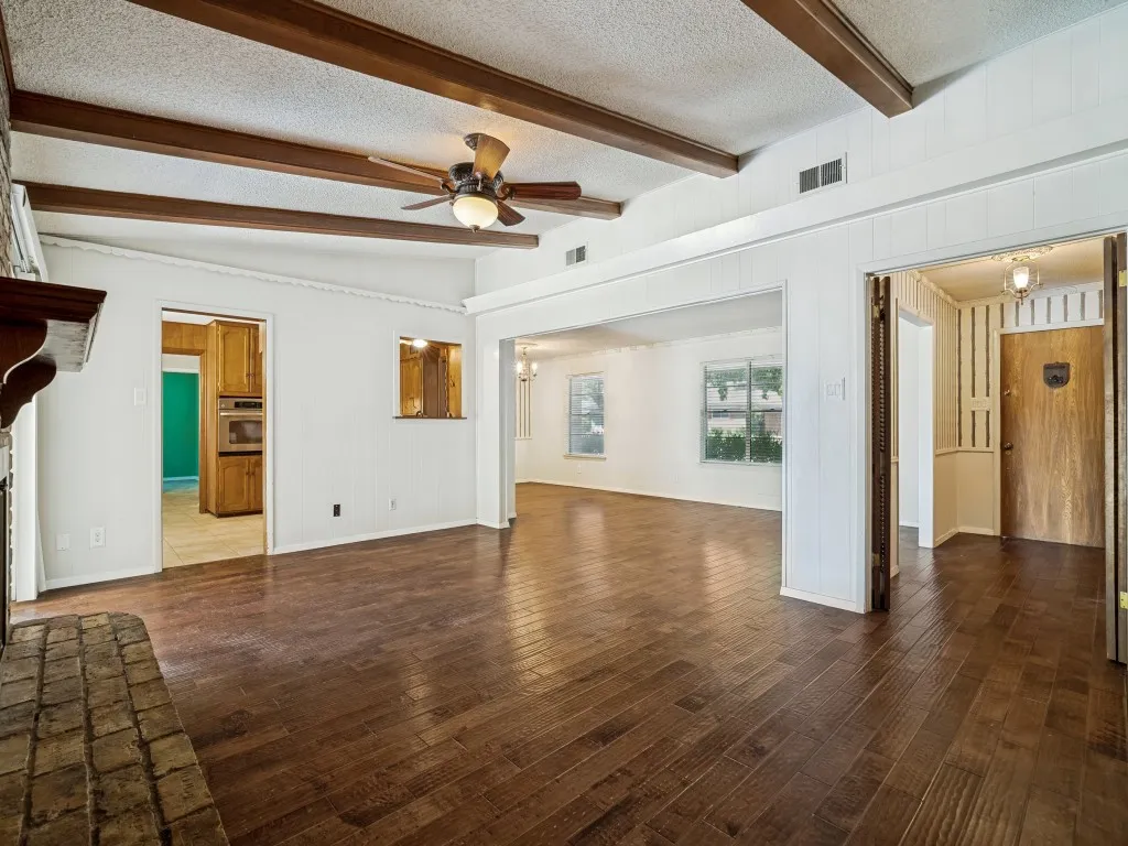 Single Family Residence For Sale in Tarrant County , 3513 Wren Avenue, Fort Worth, Texas 76133, 4 Bedroom, 2 Bathroom, 2 Garage spaces, 2,239 Sqft, built in 1965, mls#21382214, Real Estate Agent in Fort Worth, Homes For Sale in Tarrant county, Homes For Sale in Fort Worth, Realtor in Fort Worth Texas, Real Estate Brokerage Independent Realty Texas, Luminita Cordes Realtor
