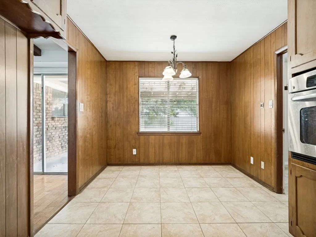 Single Family Residence For Sale in Tarrant County , 3513 Wren Avenue, Fort Worth, Texas 76133, 4 Bedroom, 2 Bathroom, 2 Garage spaces, 2,239 Sqft, built in 1965, mls#21382214, Real Estate Agent in Fort Worth, Homes For Sale in Tarrant county, Homes For Sale in Fort Worth, Realtor in Fort Worth Texas, Real Estate Brokerage Independent Realty Texas, Luminita Cordes Realtor