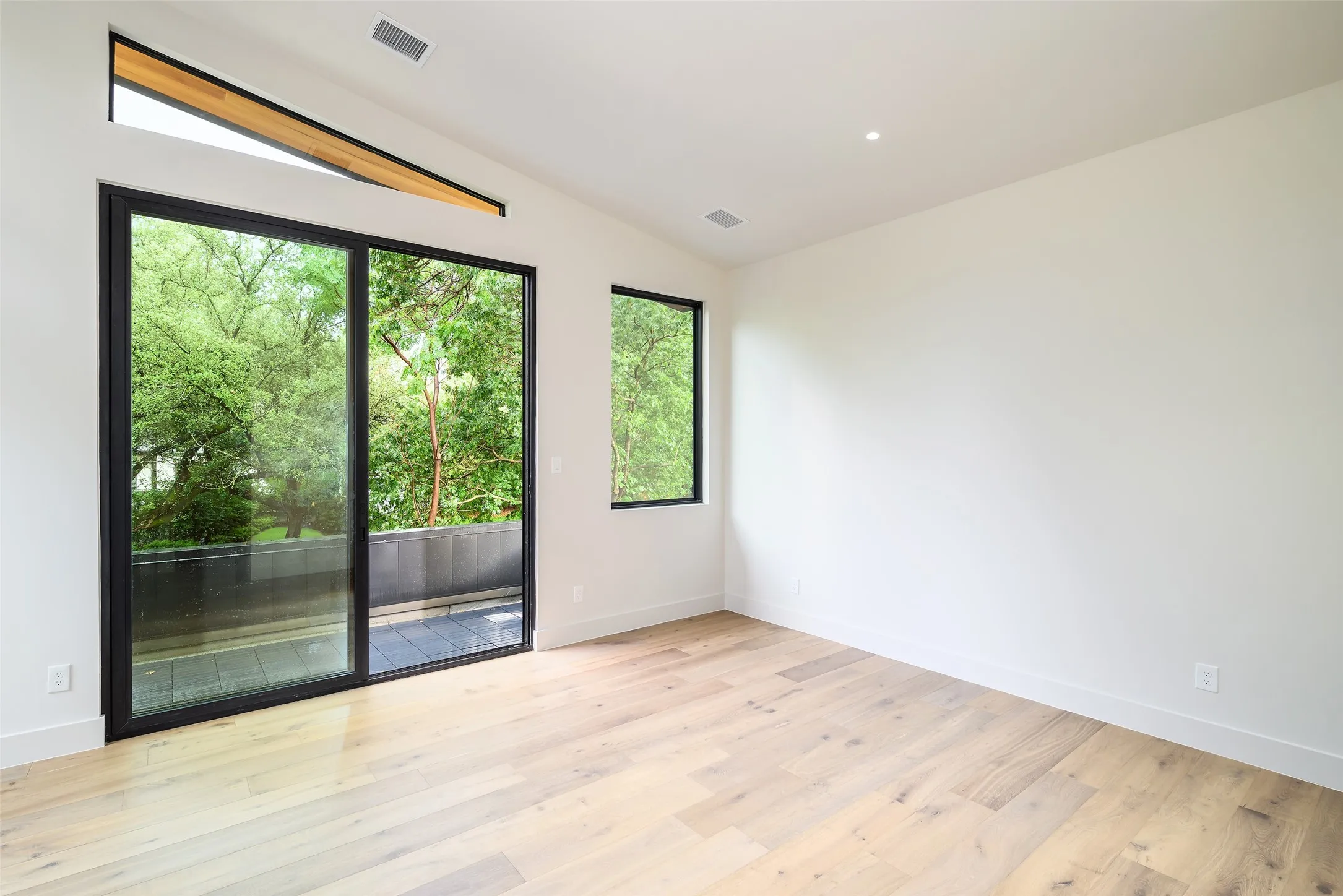 Single Family Residence For Rent in Dallas County , 5023 Lilac Lane, Dallas, Texas 75209, 4 Bedroom, 5 Bathroom, 2 Garage spaces, 3,449 Sqft, built in 2025, mls#21391465, Real Estate Agent in Dallas, Homes For Rent in Dallas county, Homes For Rent in Dallas, Realtor in Dallas Texas, Real Estate Brokerage Independent Realty Texas, Luminita Cordes Realtor
