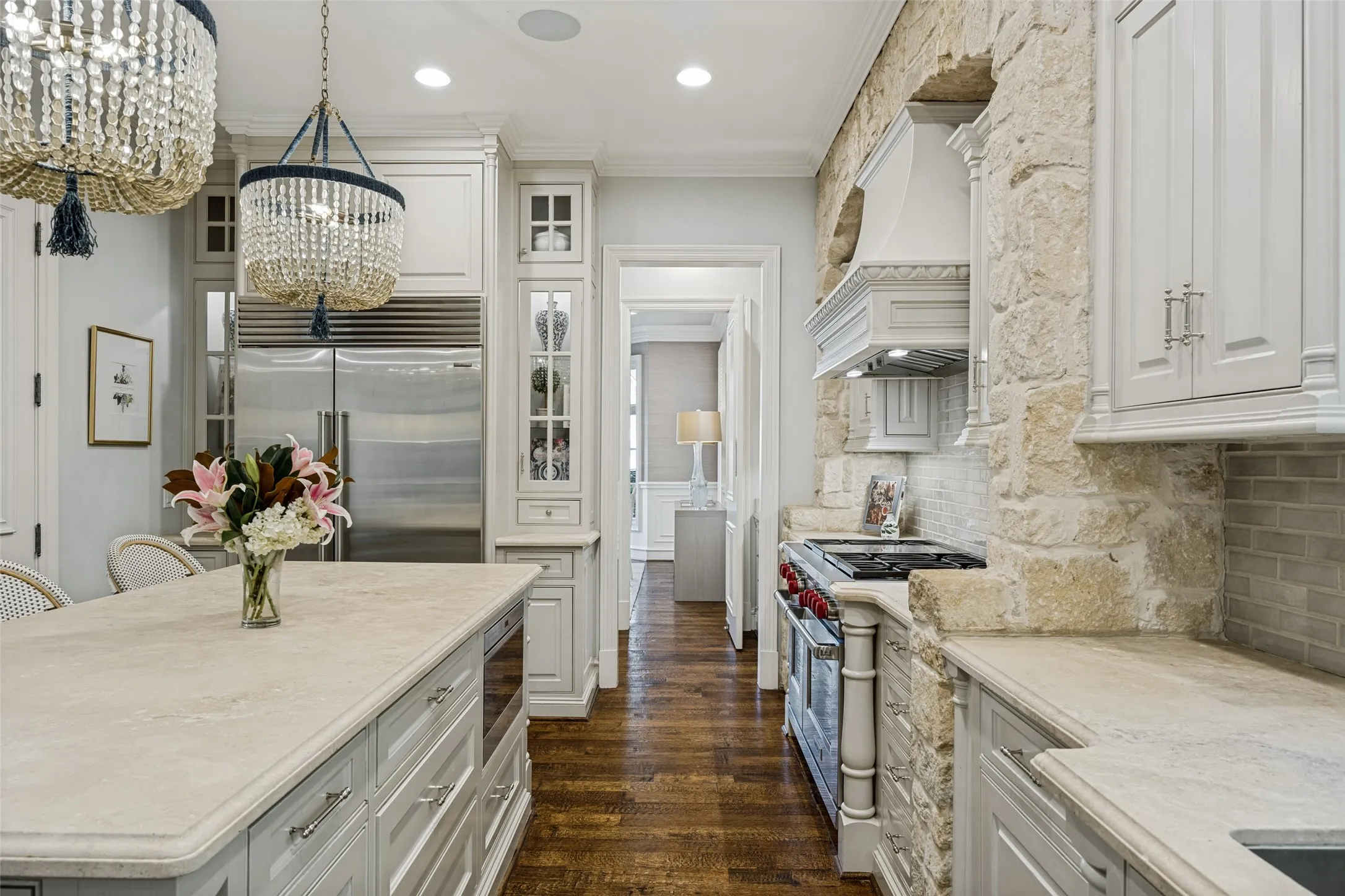 Single Family Residence For Rent in Dallas County , 2929 Stanford Avenue, University Park, Texas 75225, 5 Bedroom, 7 Bathroom, 2 Garage spaces, 5,987 Sqft, built in 1997, mls#21392299, Real Estate Agent in University Park, Homes For Rent in Dallas county, Homes For Rent in University Park, Realtor in University Park Texas, Real Estate Brokerage Independent Realty Texas, Luminita Cordes Realtor